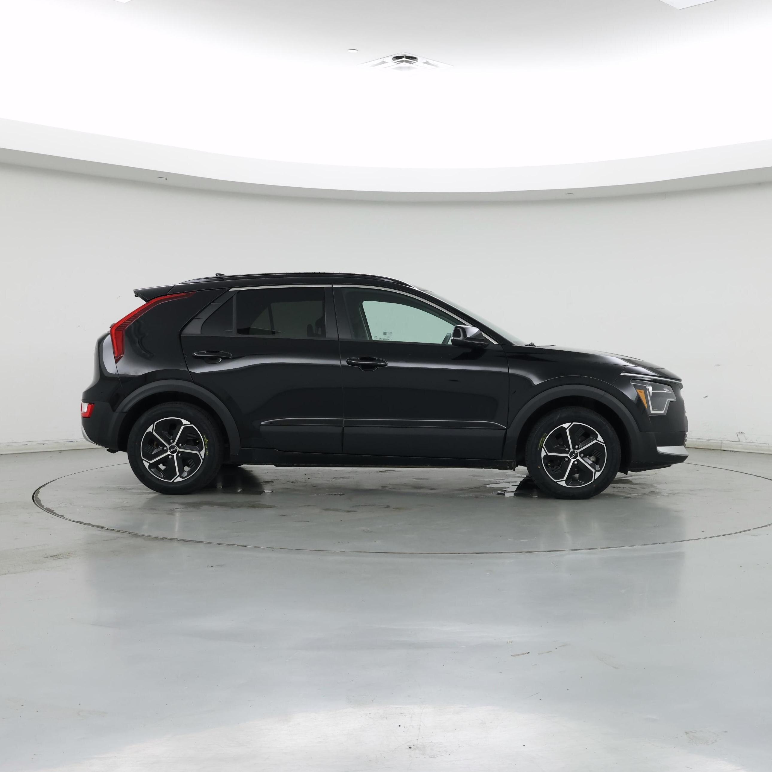 Thumbnail: 2023 Kia Niro - 7