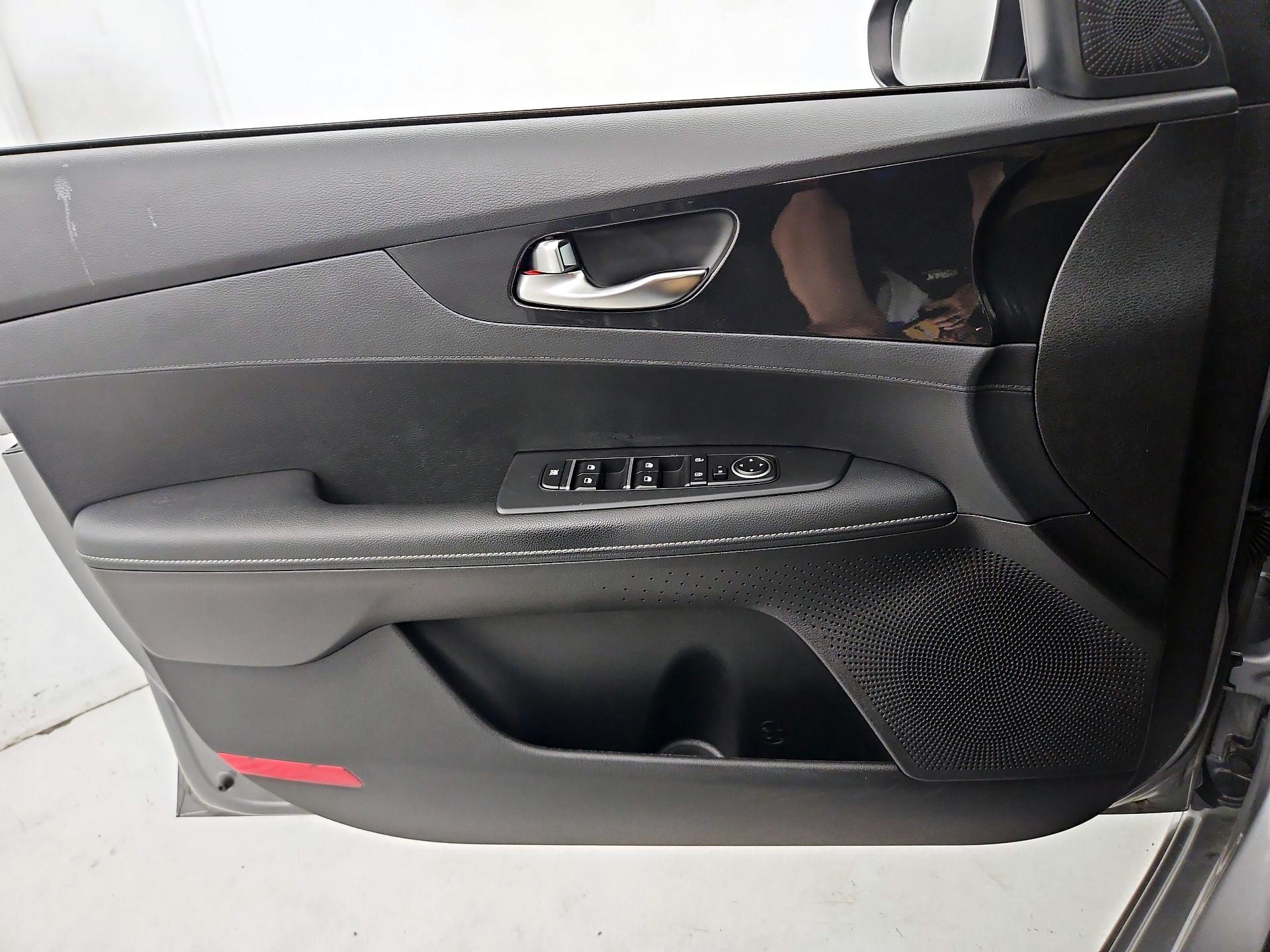 Thumbnail: 2023 Kia Forte - 12