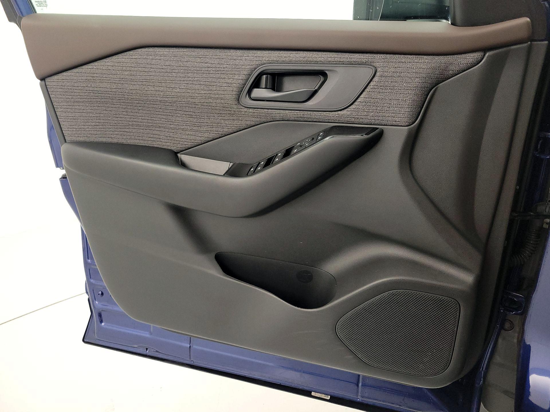 Thumbnail: 2023 Nissan Rogue - 12