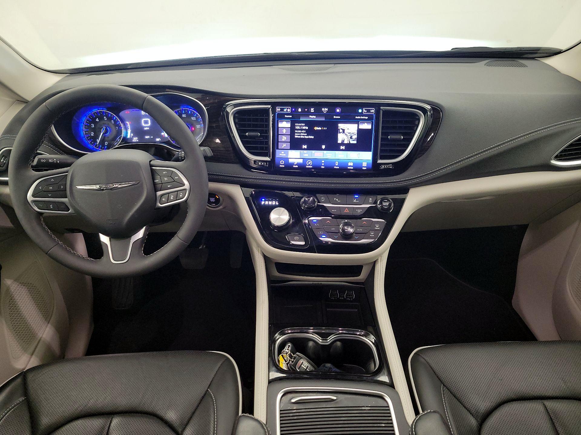 Thumbnail: 2023 Chrysler Pacifica - 9