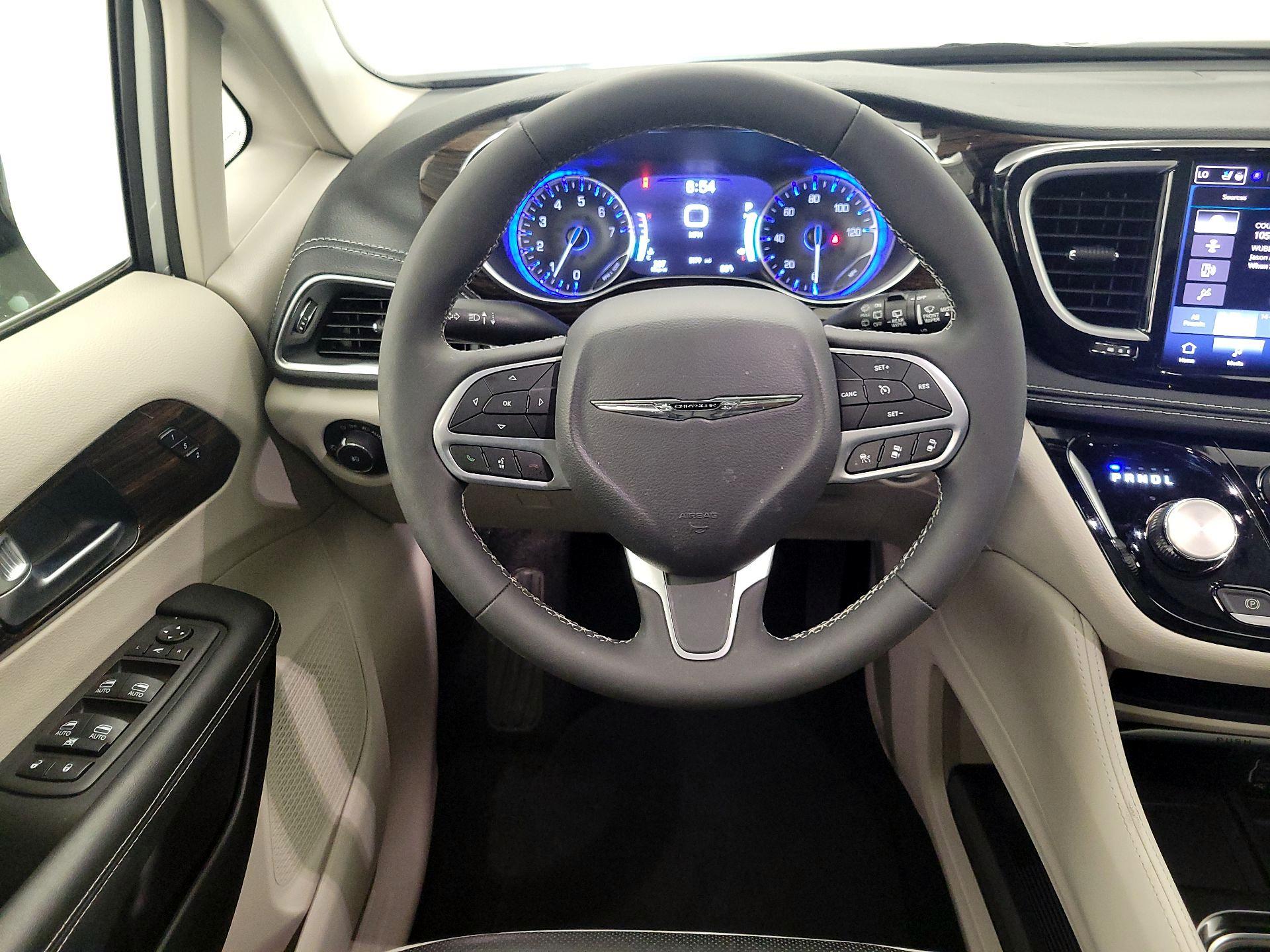 Thumbnail: 2023 Chrysler Pacifica - 10