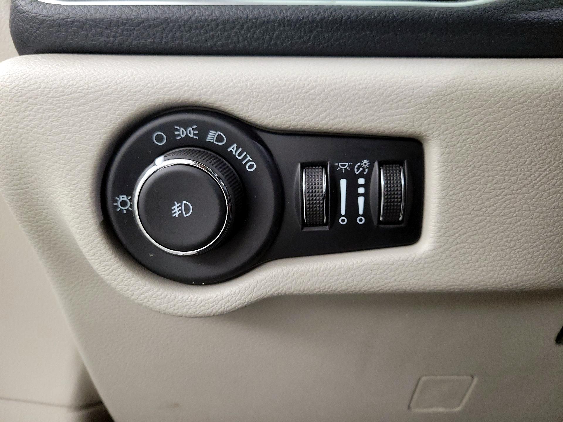 Thumbnail: 2023 Chrysler Pacifica - 13