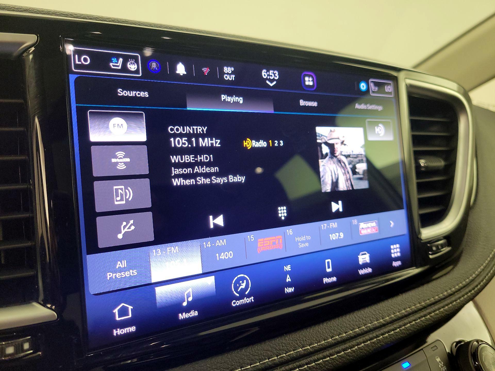 Thumbnail: 2023 Chrysler Pacifica - 16