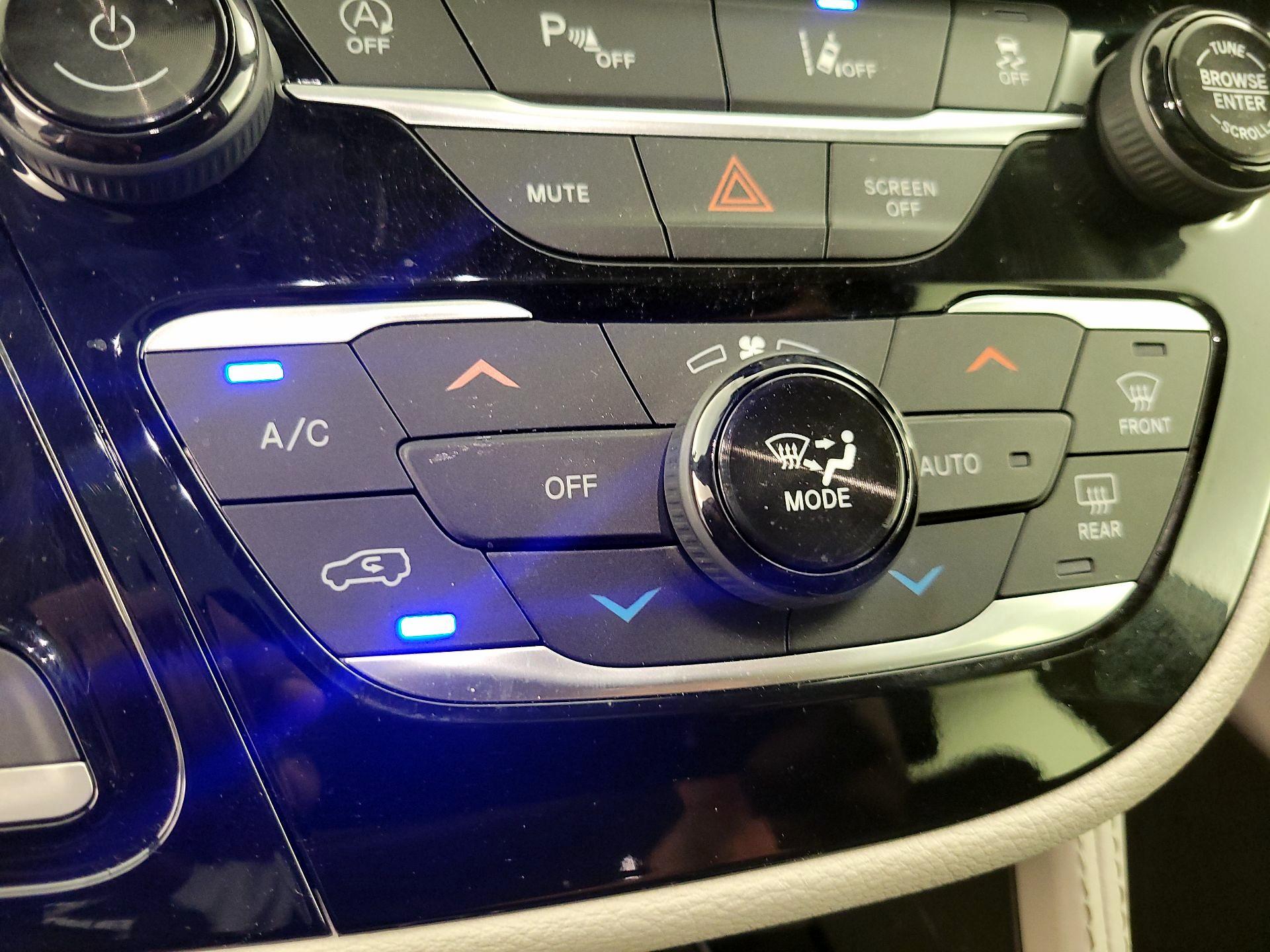 Thumbnail: 2023 Chrysler Pacifica - 17