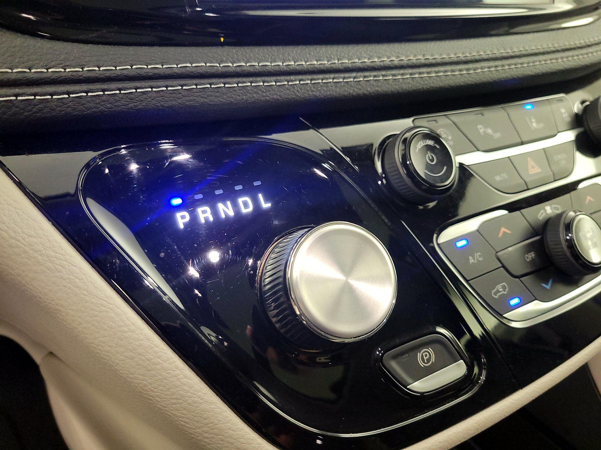 Thumbnail: 2023 Chrysler Pacifica - 18