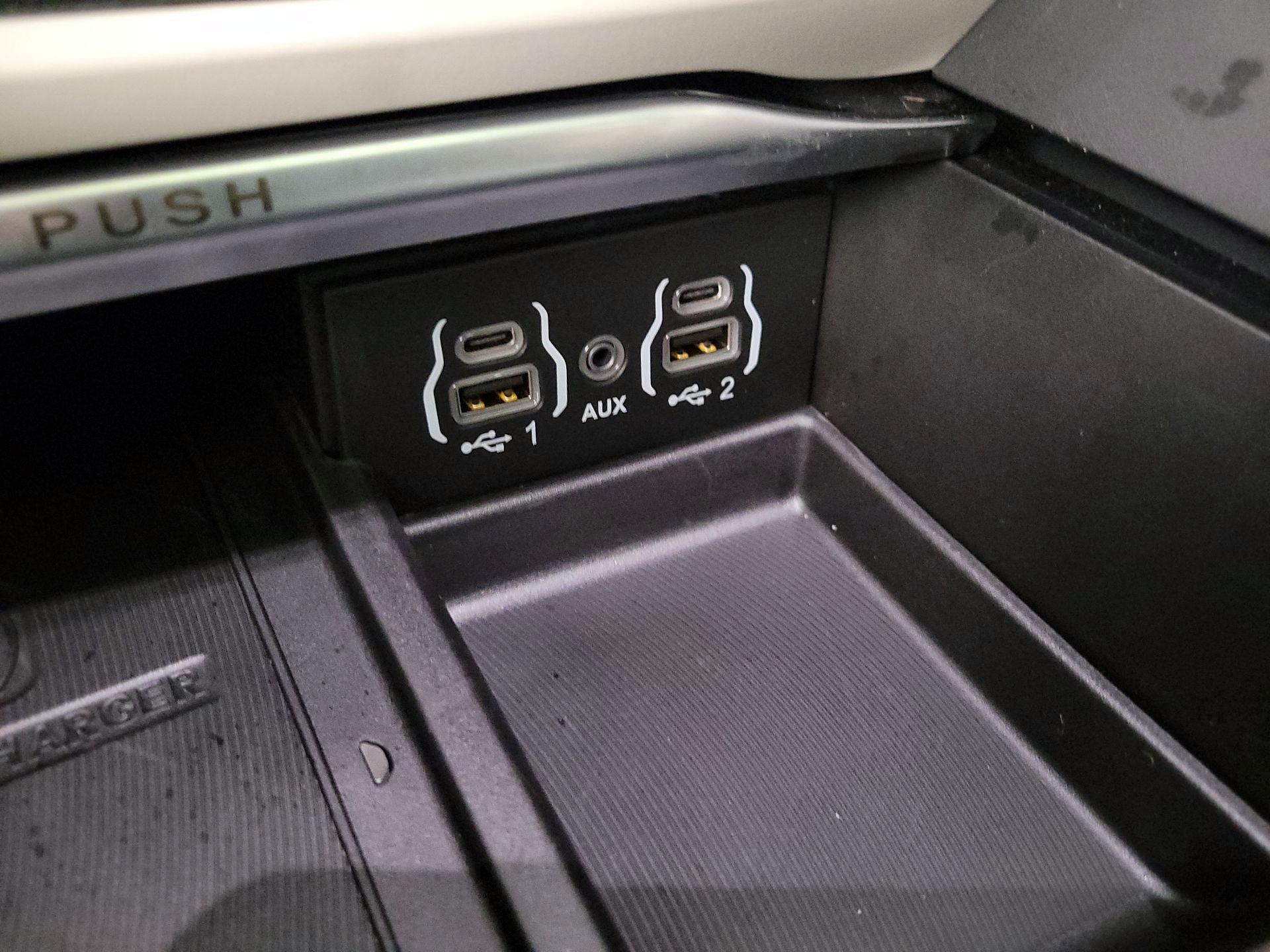 Thumbnail: 2023 Chrysler Pacifica - 19