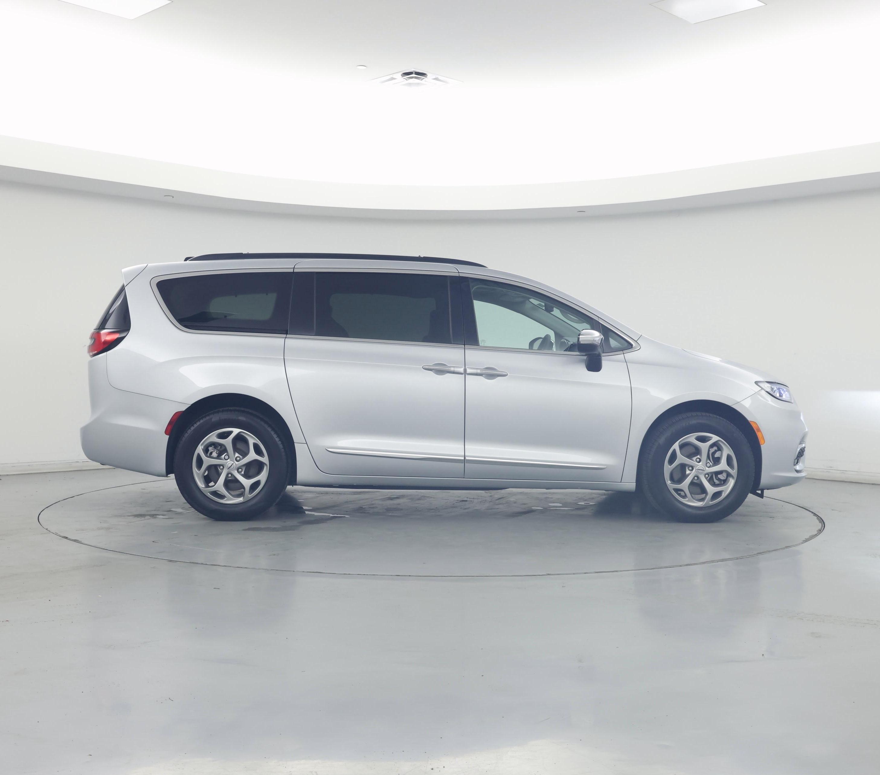 Thumbnail: 2023 Chrysler Pacifica - 7