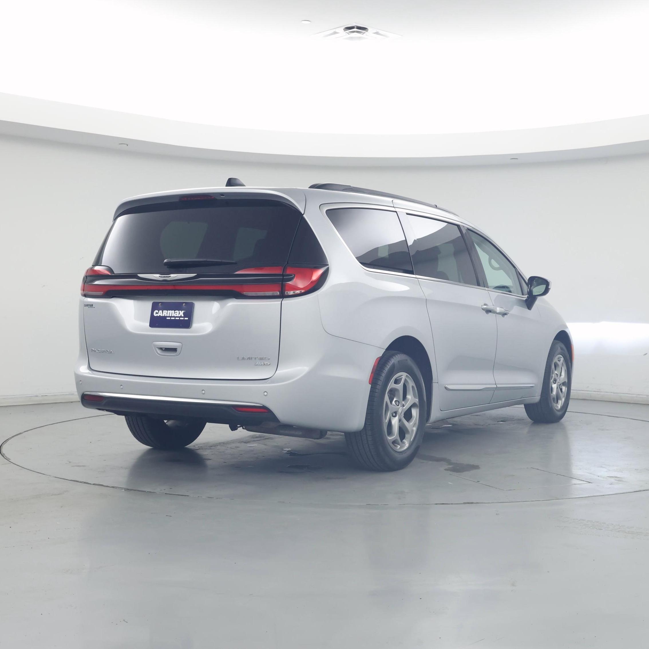 Thumbnail: 2023 Chrysler Pacifica - 8