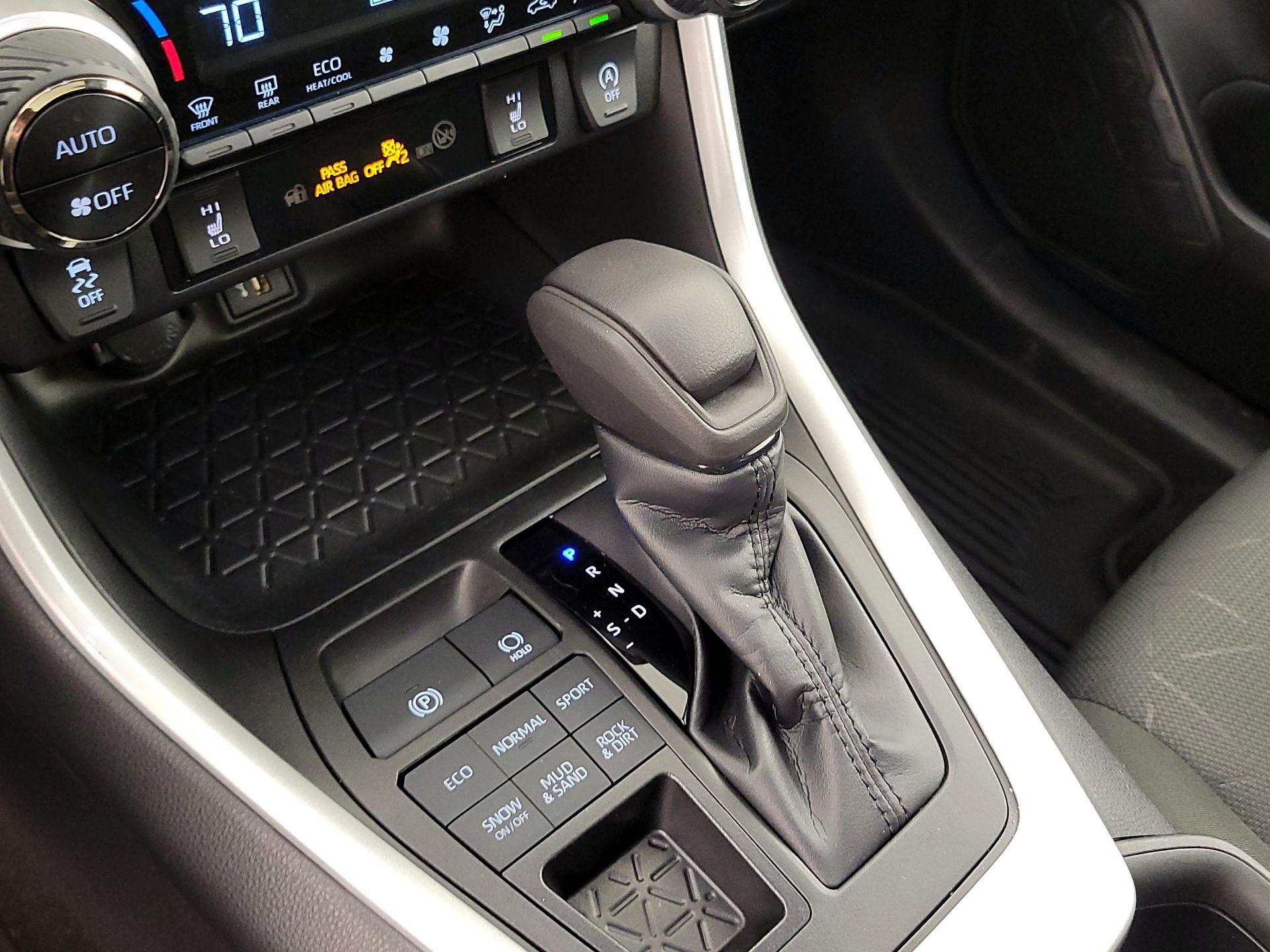 Thumbnail: 2023 Toyota RAV4 - 17