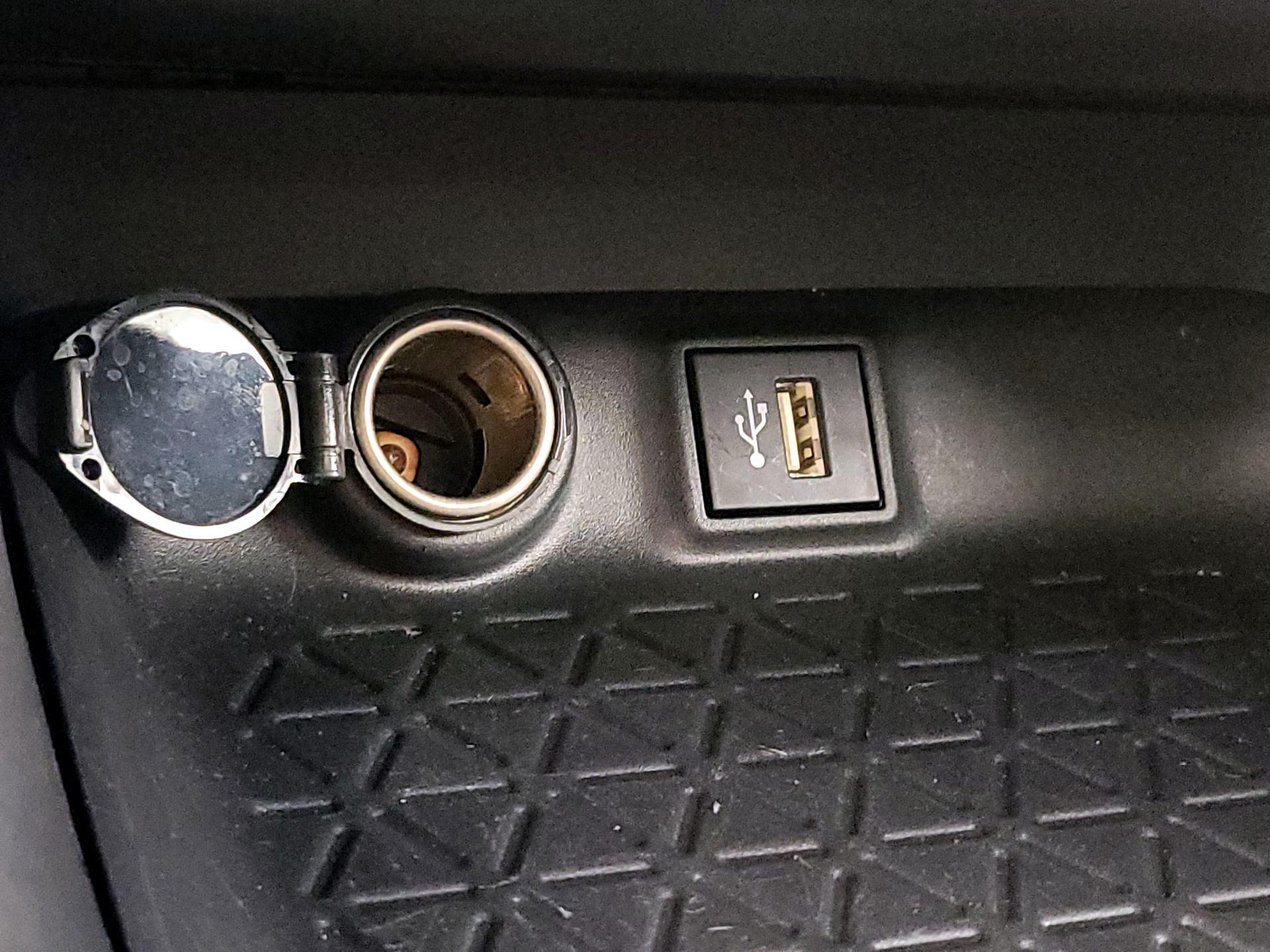 Thumbnail: 2023 Toyota RAV4 - 18