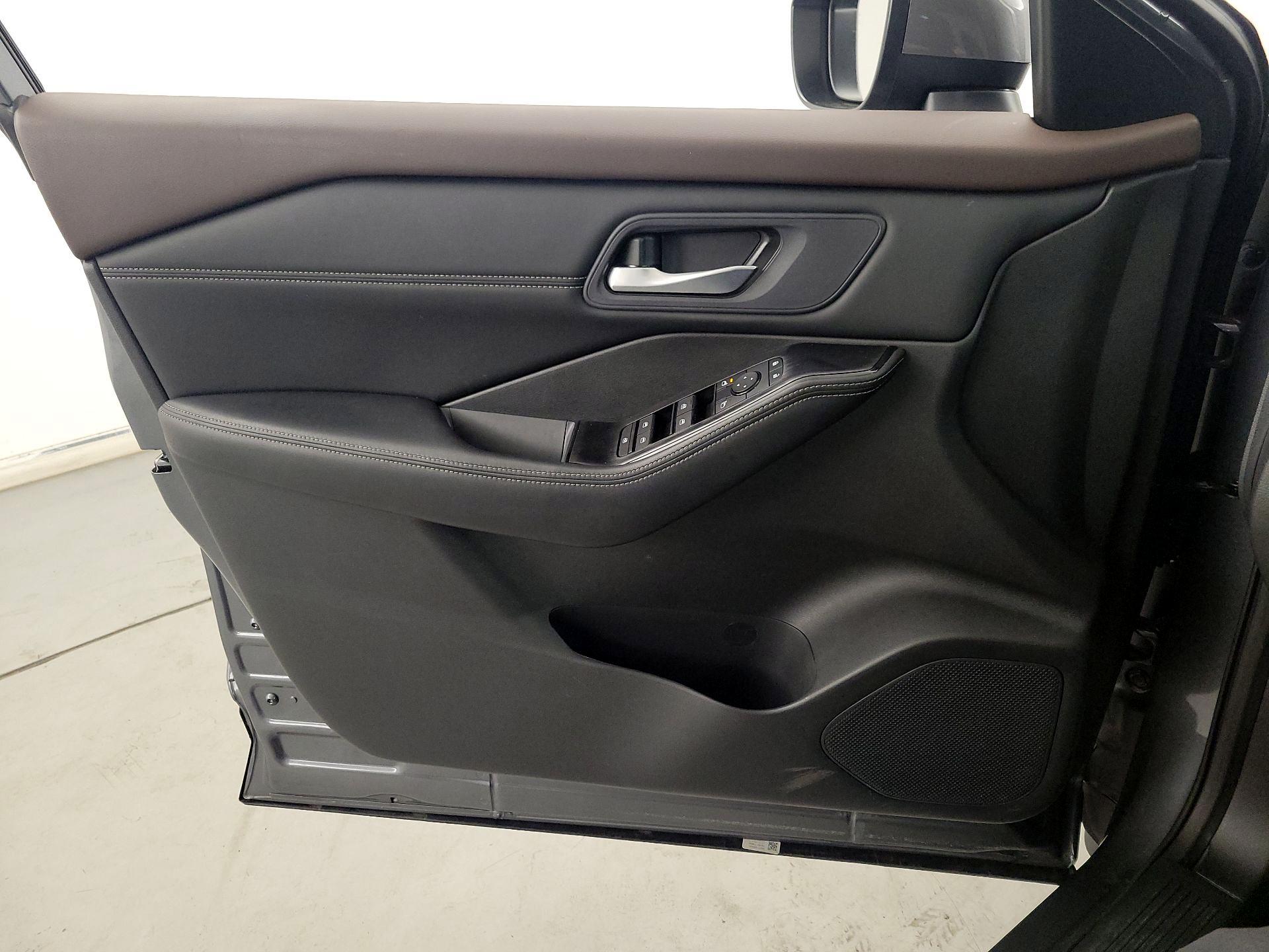 Thumbnail: 2023 Nissan Rogue - 12