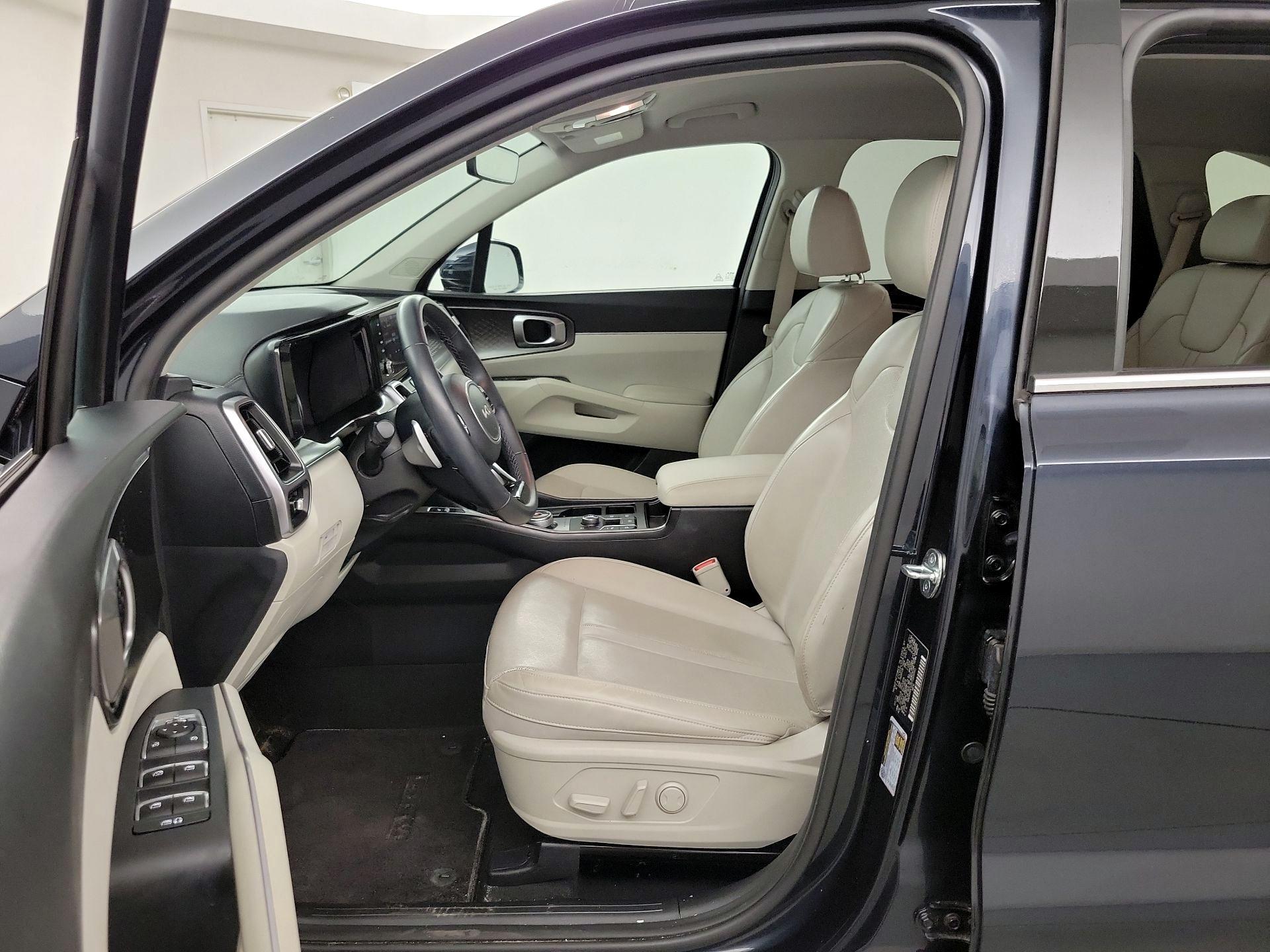 Thumbnail: 2023 Kia Sorento - 11