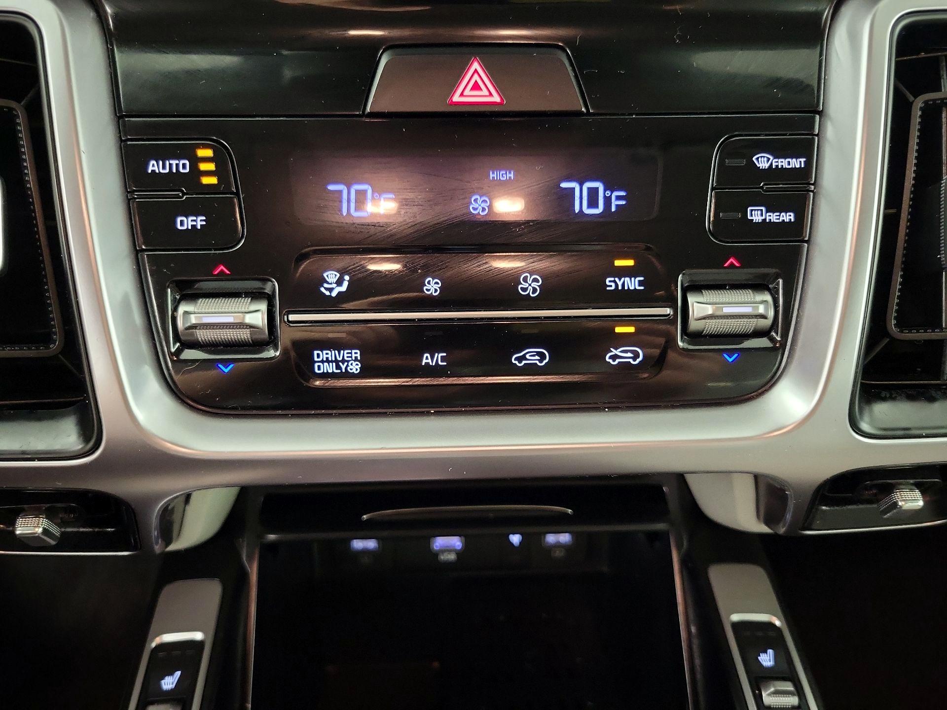 Thumbnail: 2023 Kia Sorento - 17