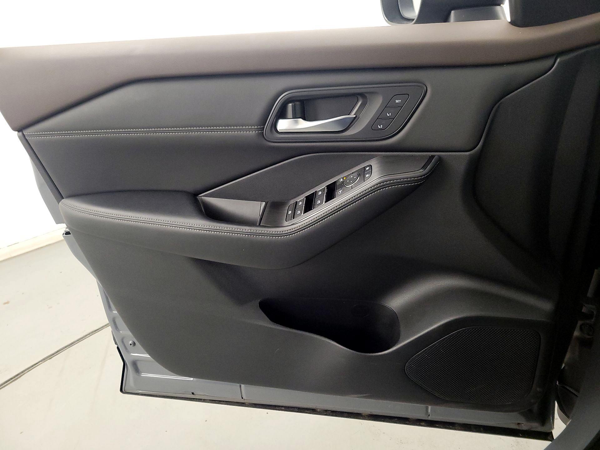 Thumbnail: 2023 Nissan Rogue - 12