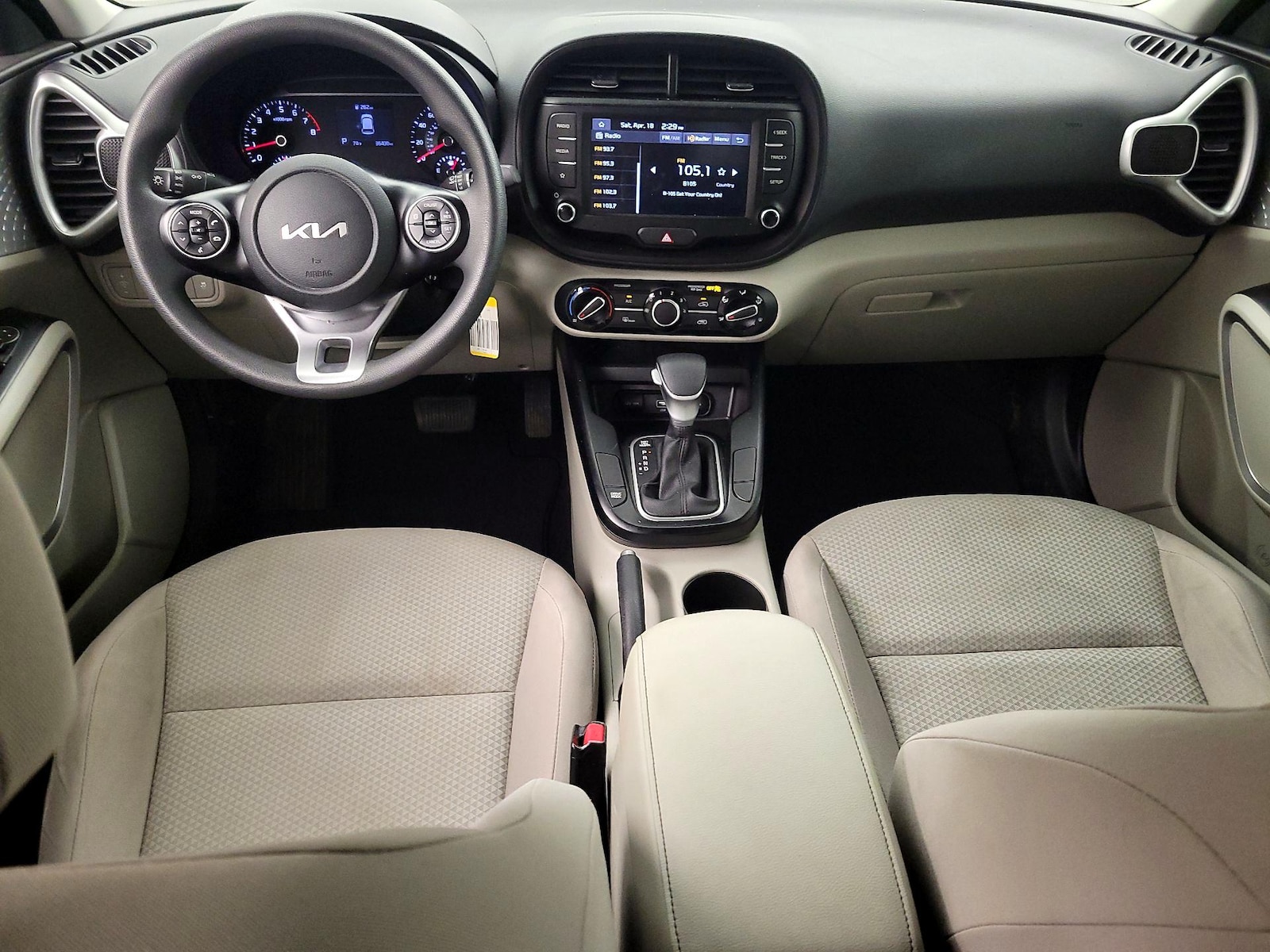 2022 Kia Soul LX - Photo 10
