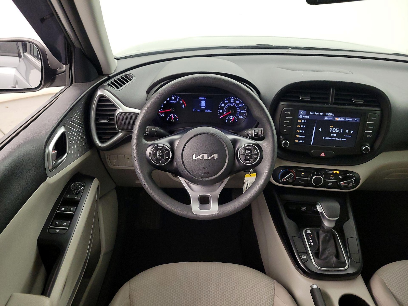 2022 Kia Soul LX - Photo 11