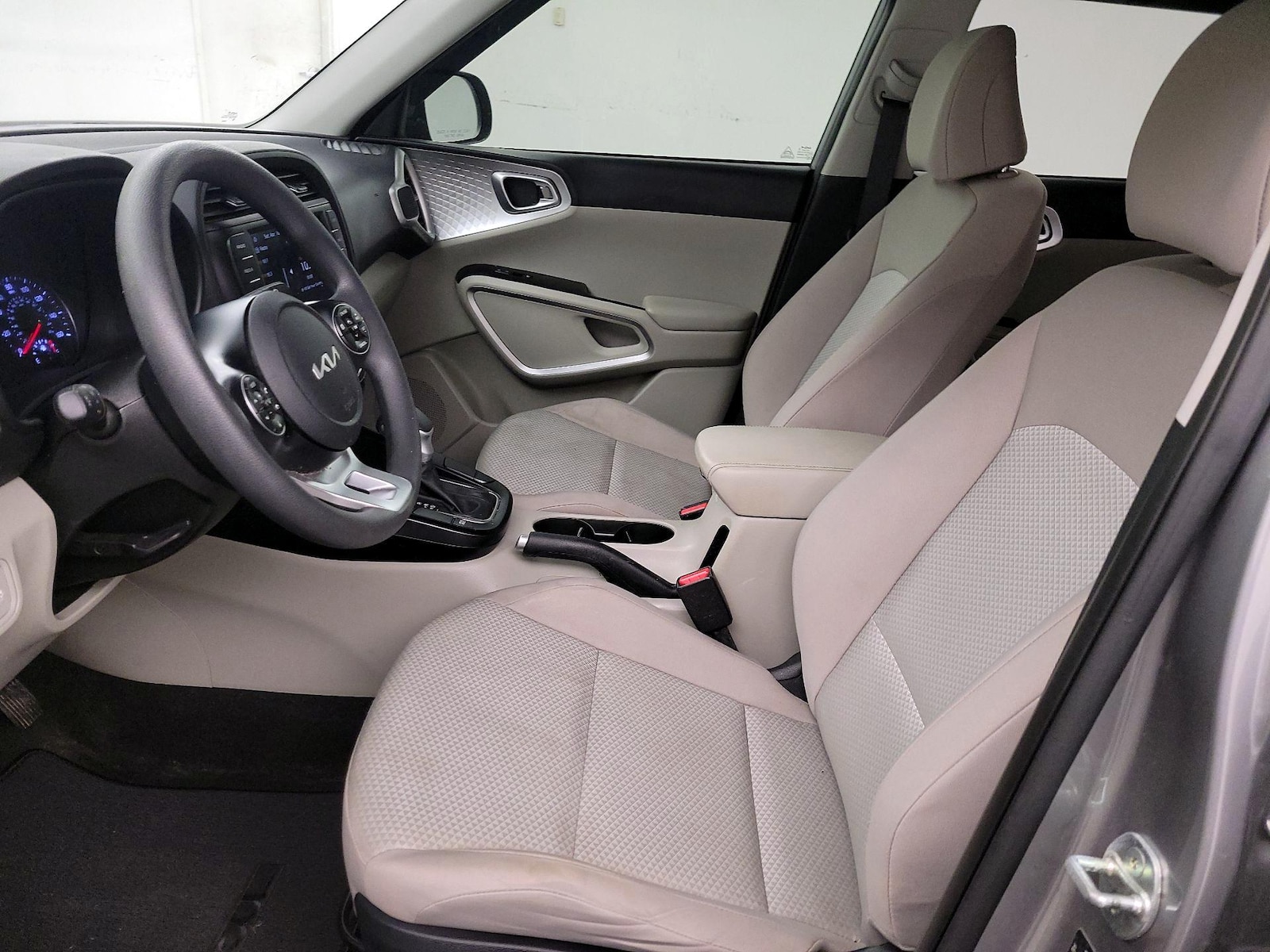 2022 Kia Soul LX - Photo 12