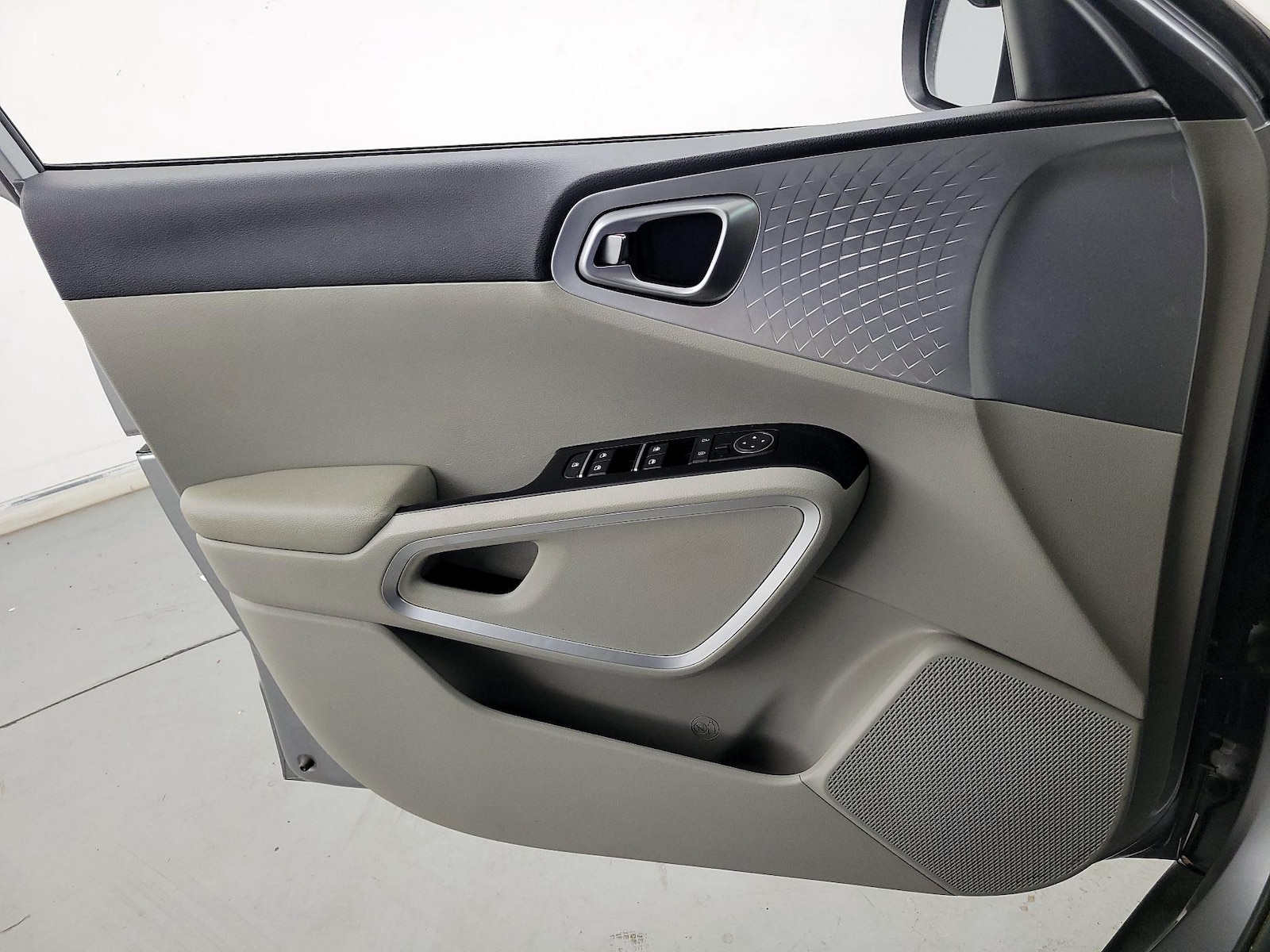 2022 Kia Soul LX - Photo 13