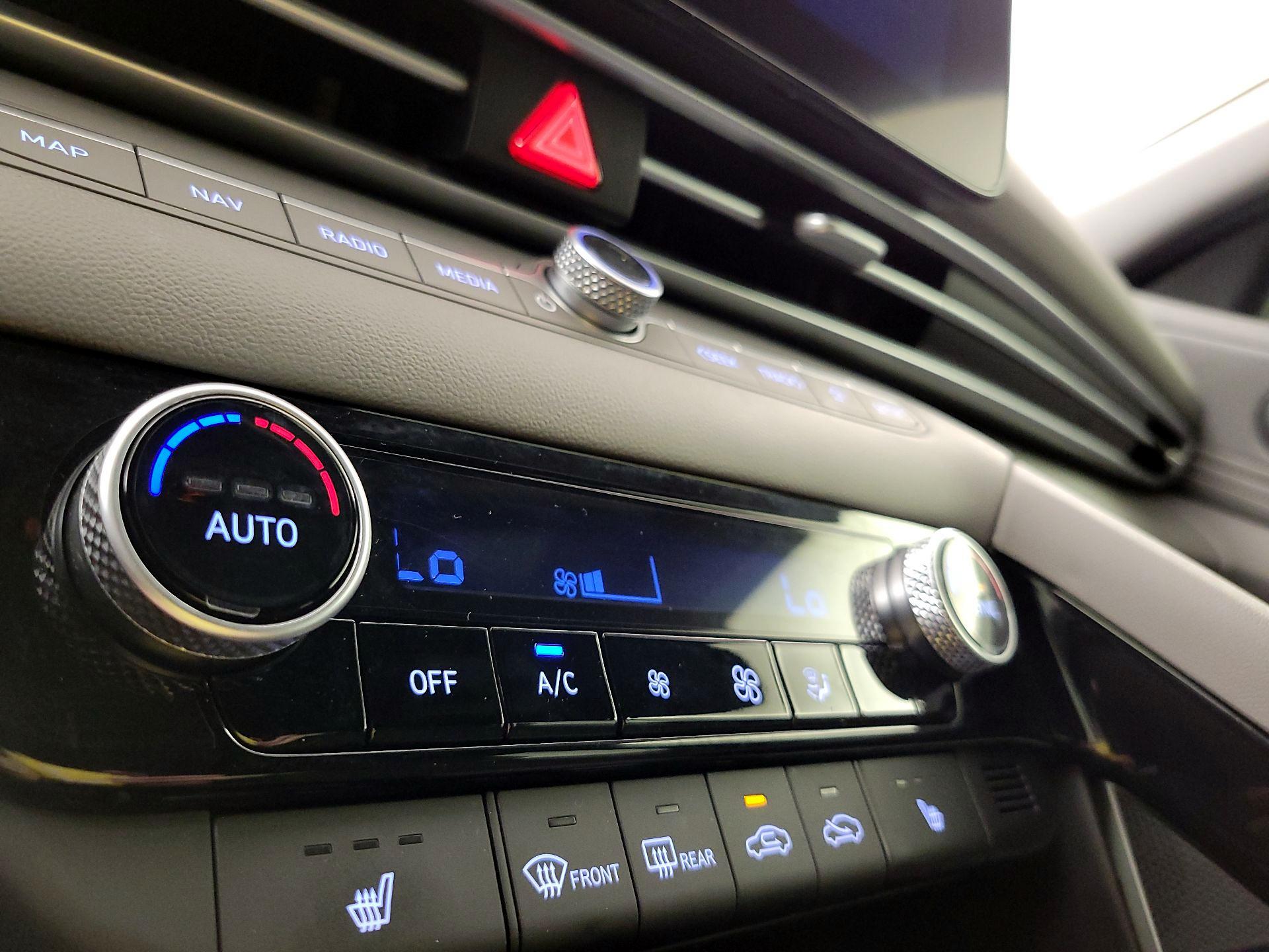 Thumbnail: 2023 Hyundai Elantra - 17