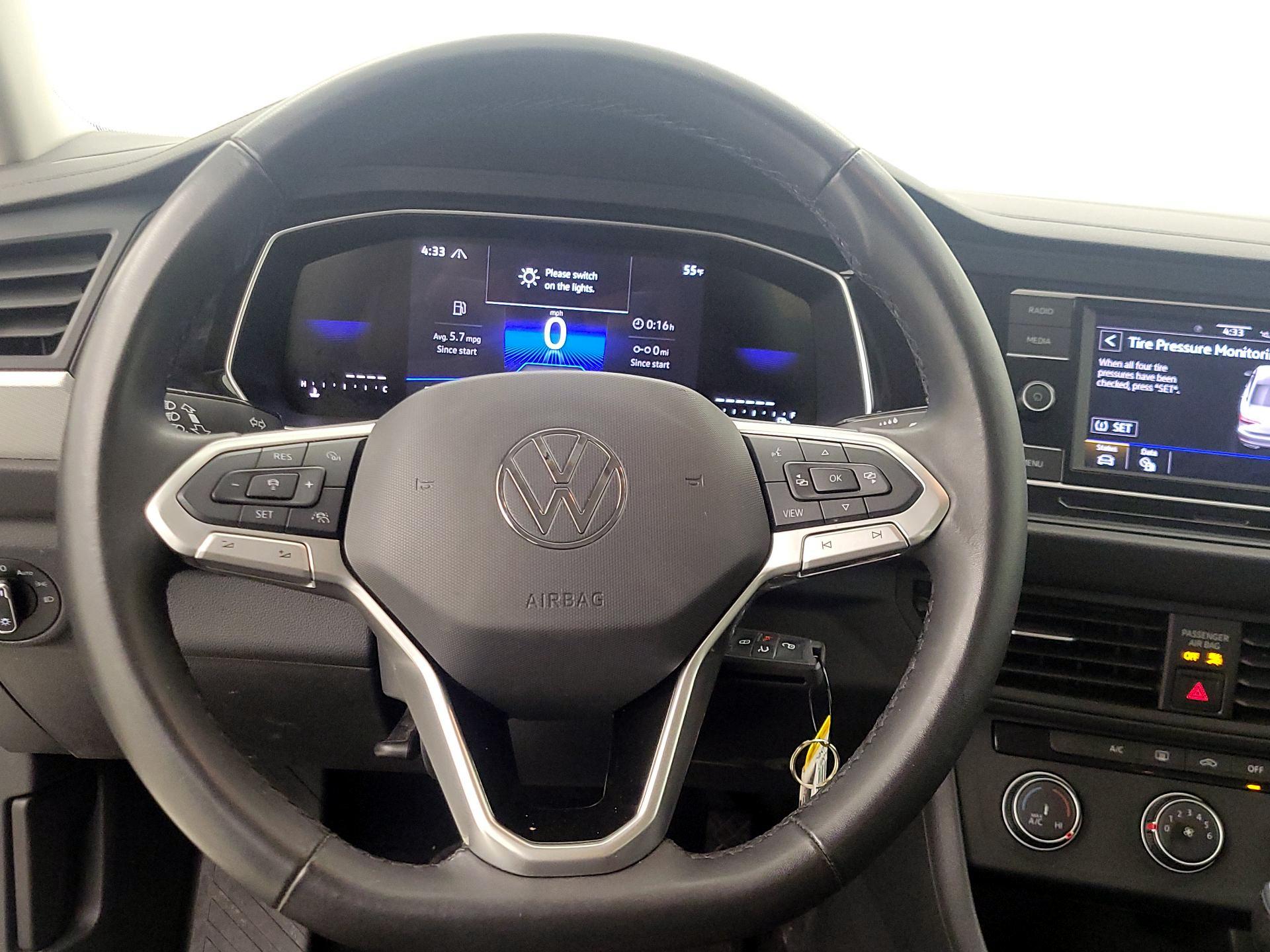 Thumbnail: 2024 Volkswagen Jetta - 10