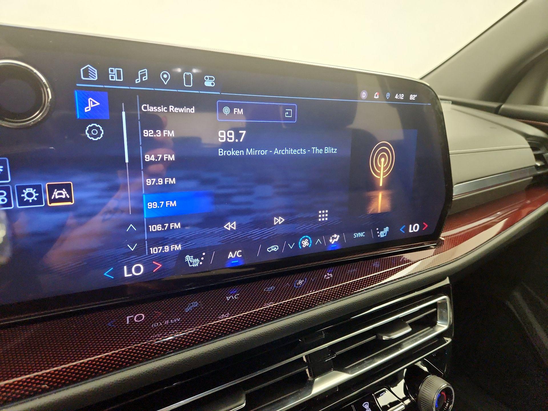 Thumbnail: 2024 Chevrolet Traverse - 15