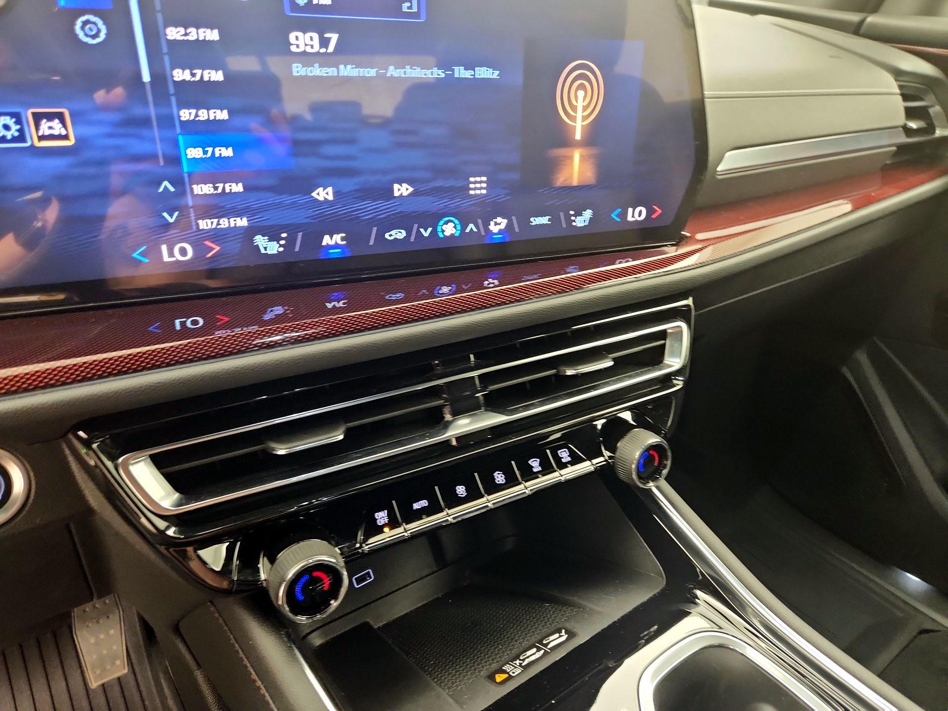 Thumbnail: 2024 Chevrolet Traverse - 16