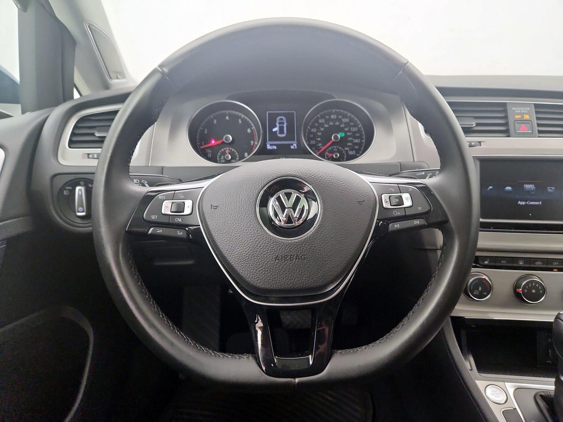 Thumbnail: 2016 Volkswagen Golf - 10