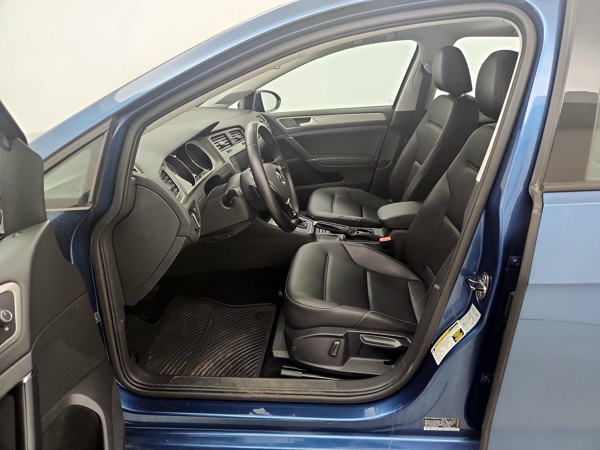 Thumbnail: 2016 Volkswagen Golf - 11