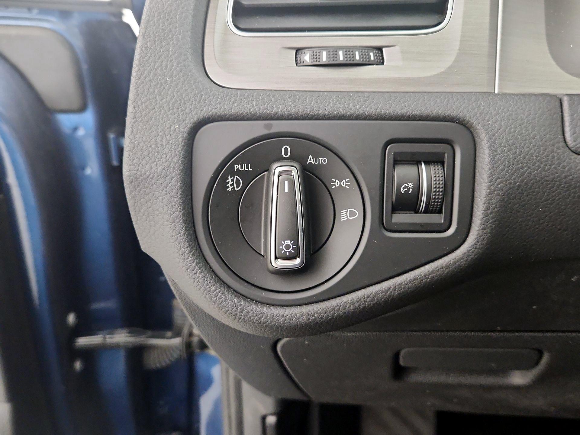 Thumbnail: 2016 Volkswagen Golf - 13