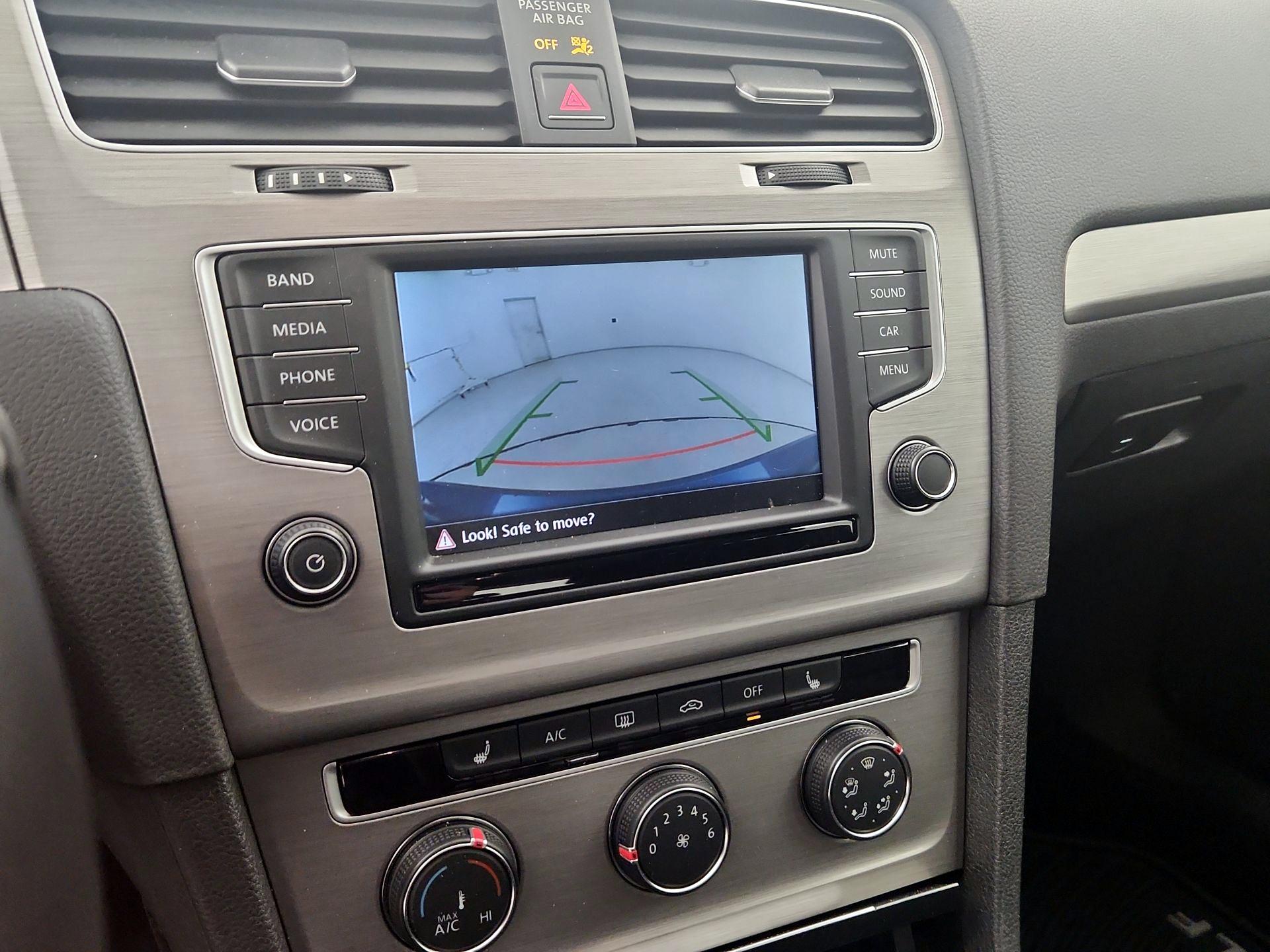 Thumbnail: 2016 Volkswagen Golf - 14