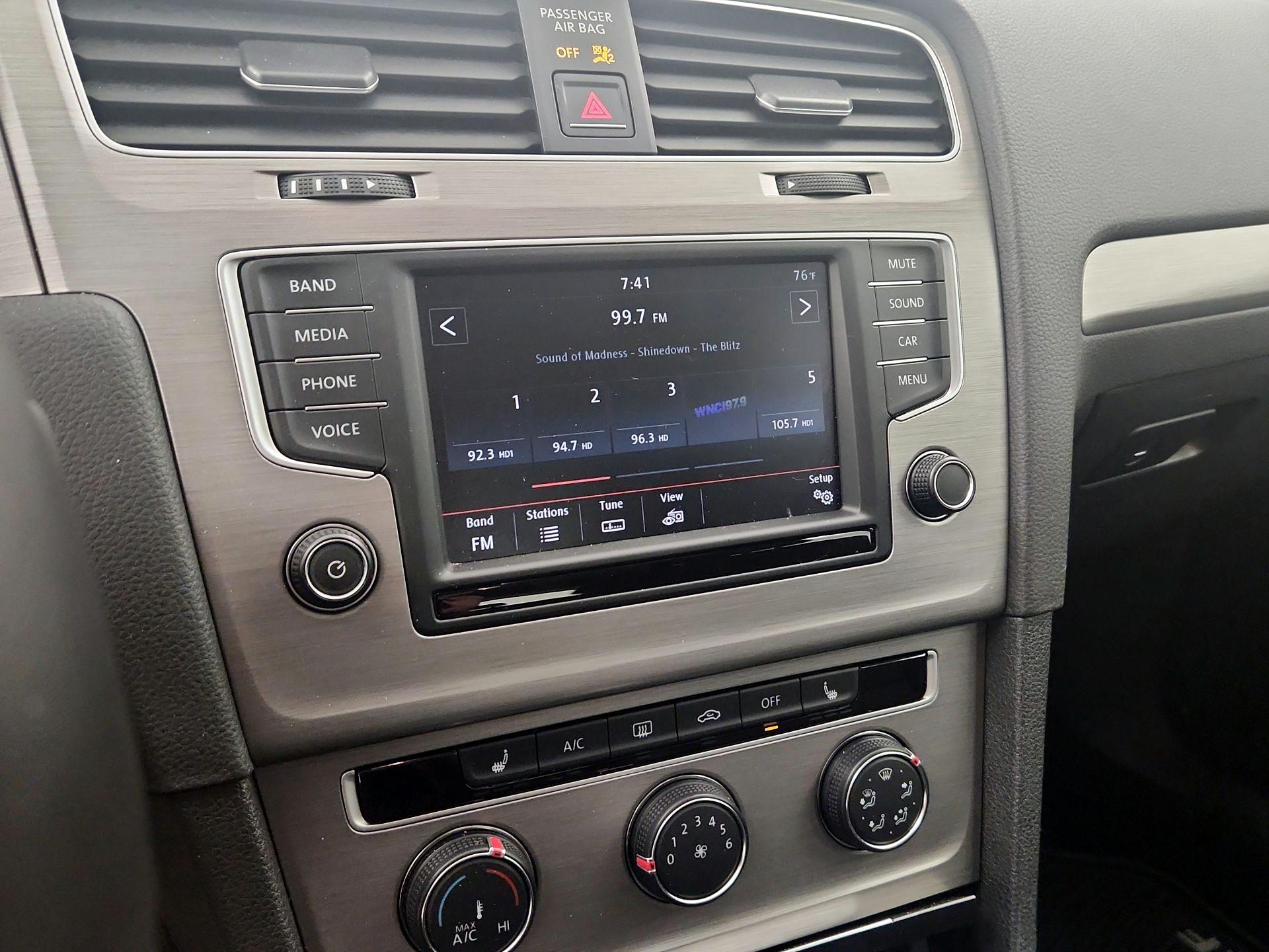 Thumbnail: 2016 Volkswagen Golf - 15