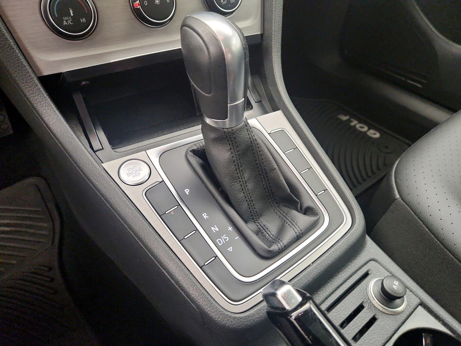 Thumbnail: 2016 Volkswagen Golf - 17