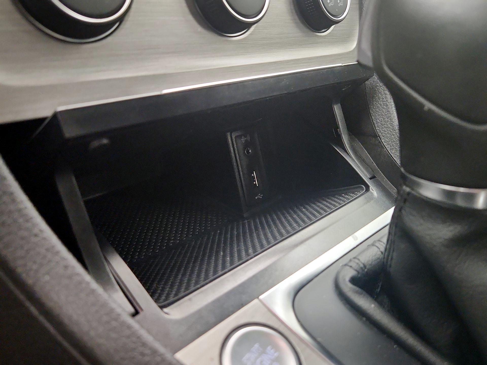 Thumbnail: 2016 Volkswagen Golf - 18