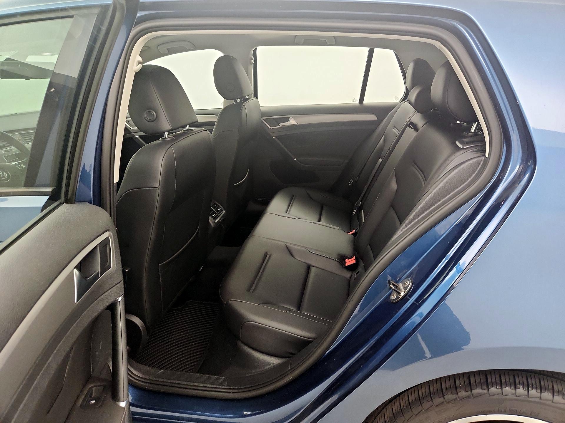 Thumbnail: 2016 Volkswagen Golf - 20