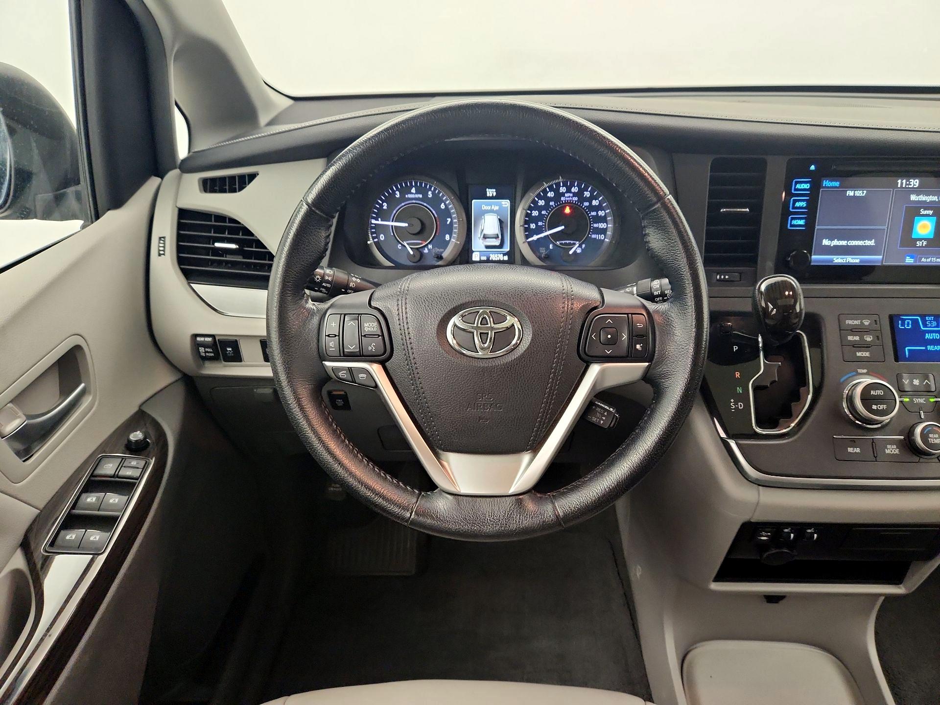 Thumbnail: 2015 Toyota Sienna - 10