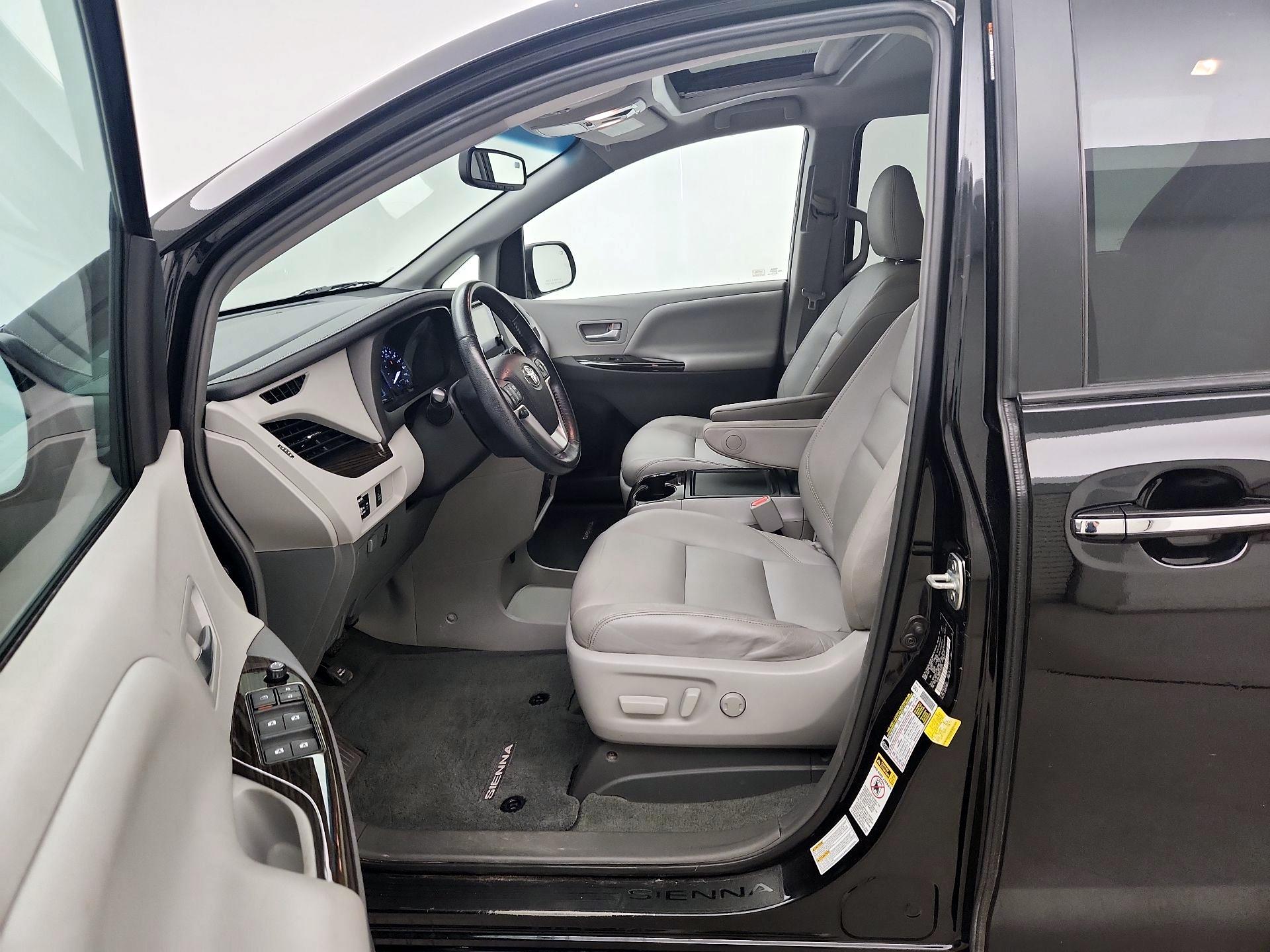 Thumbnail: 2015 Toyota Sienna - 11