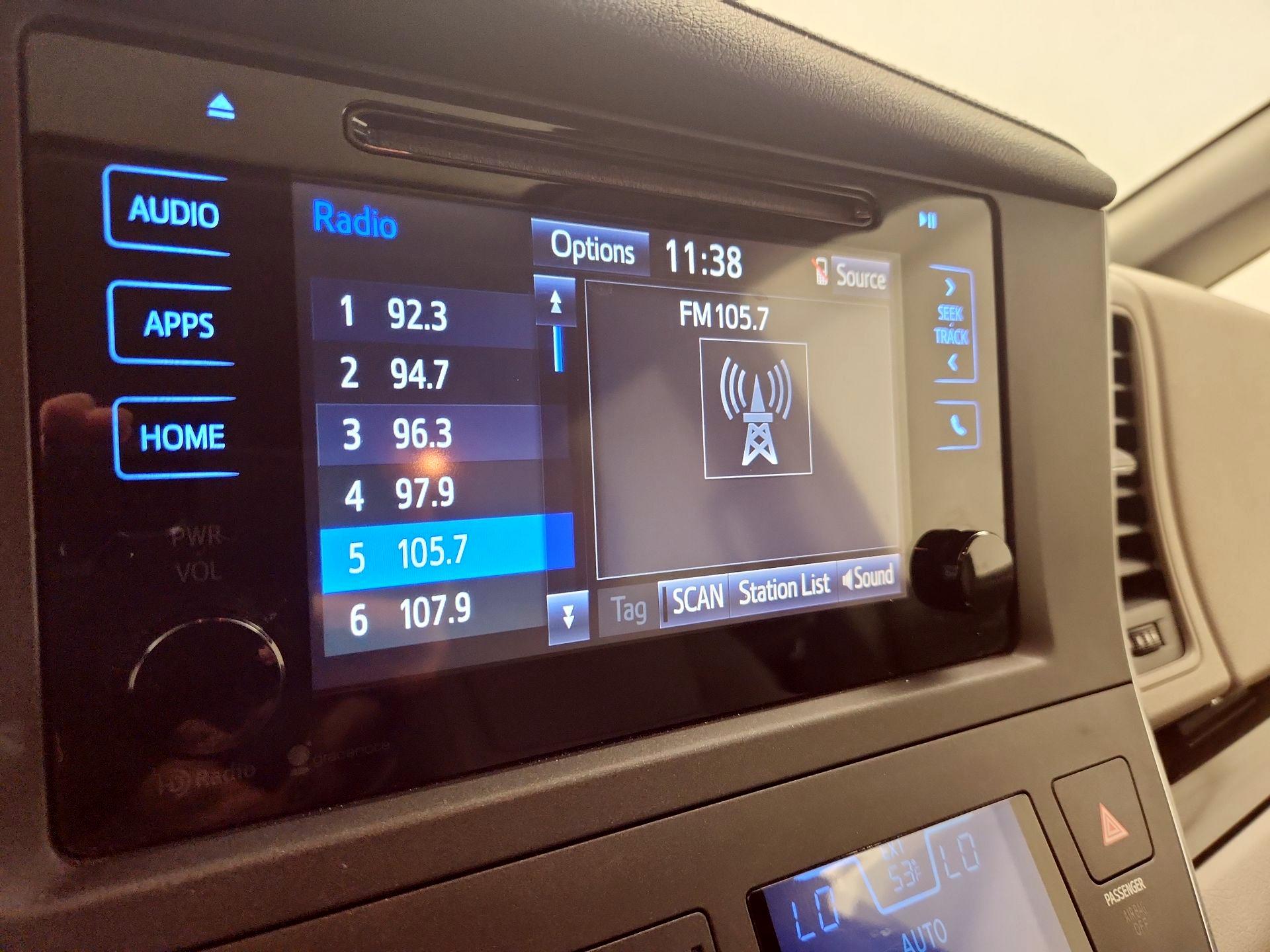 Thumbnail: 2015 Toyota Sienna - 15