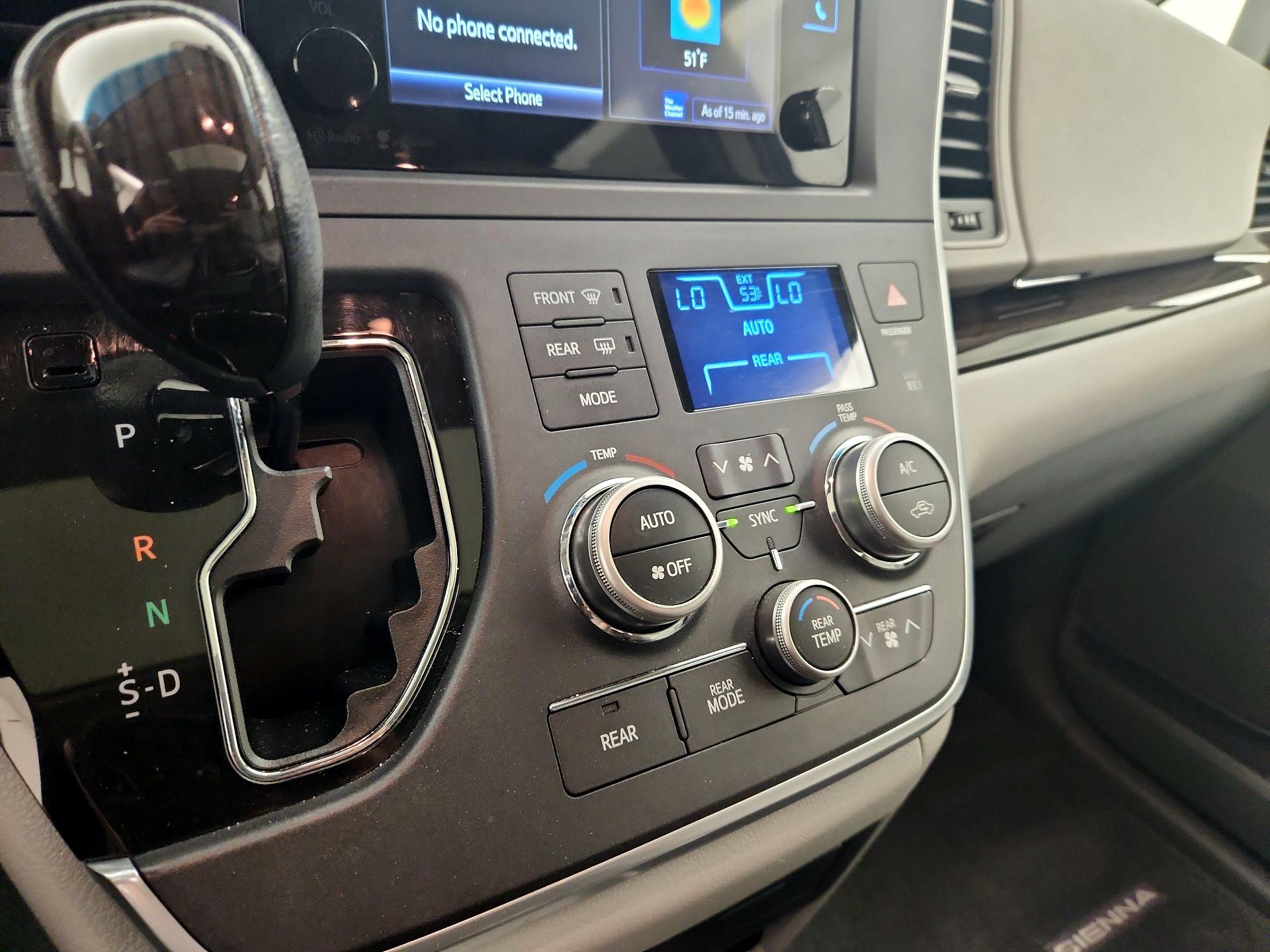 Thumbnail: 2015 Toyota Sienna - 16