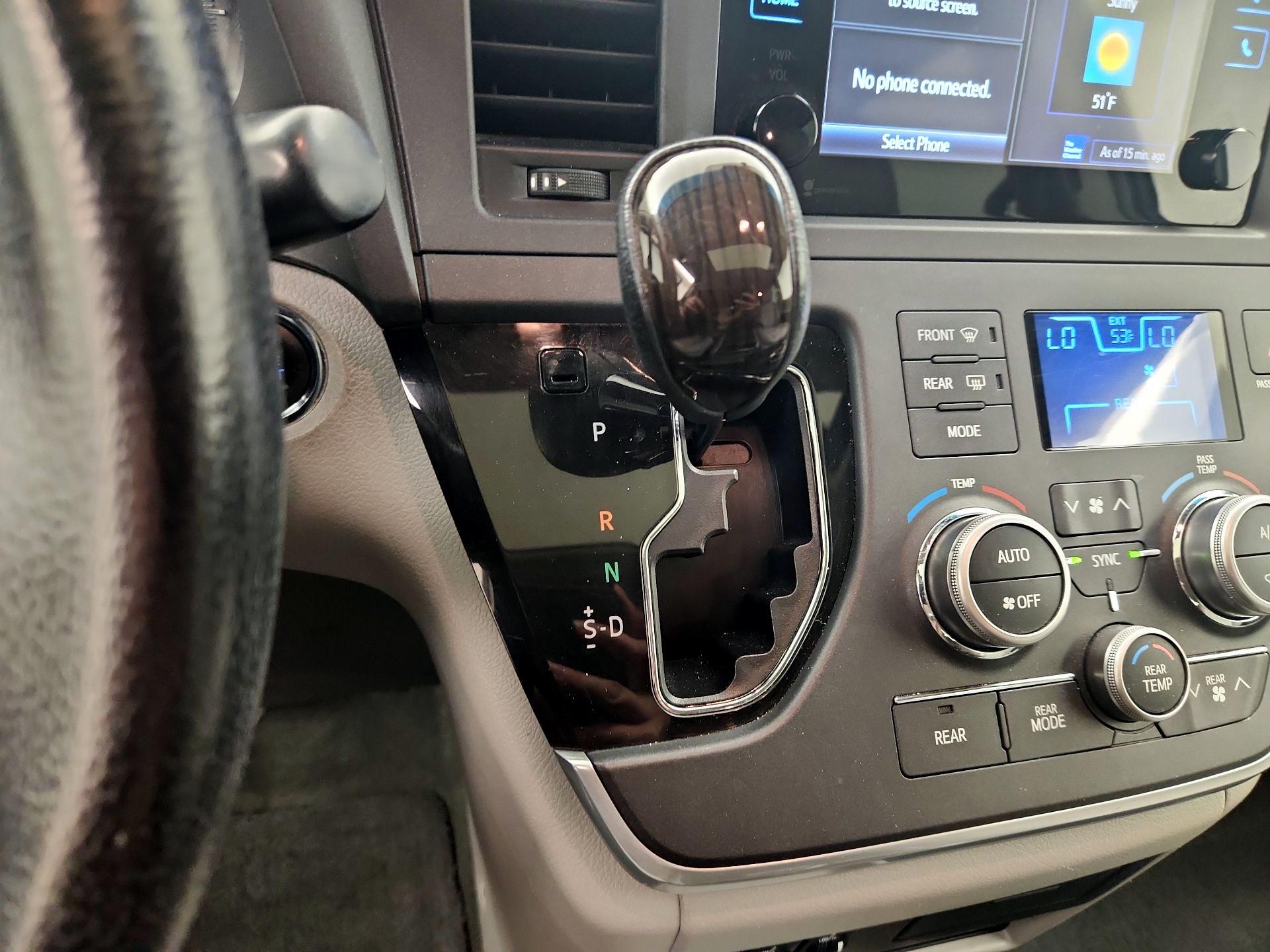 Thumbnail: 2015 Toyota Sienna - 17