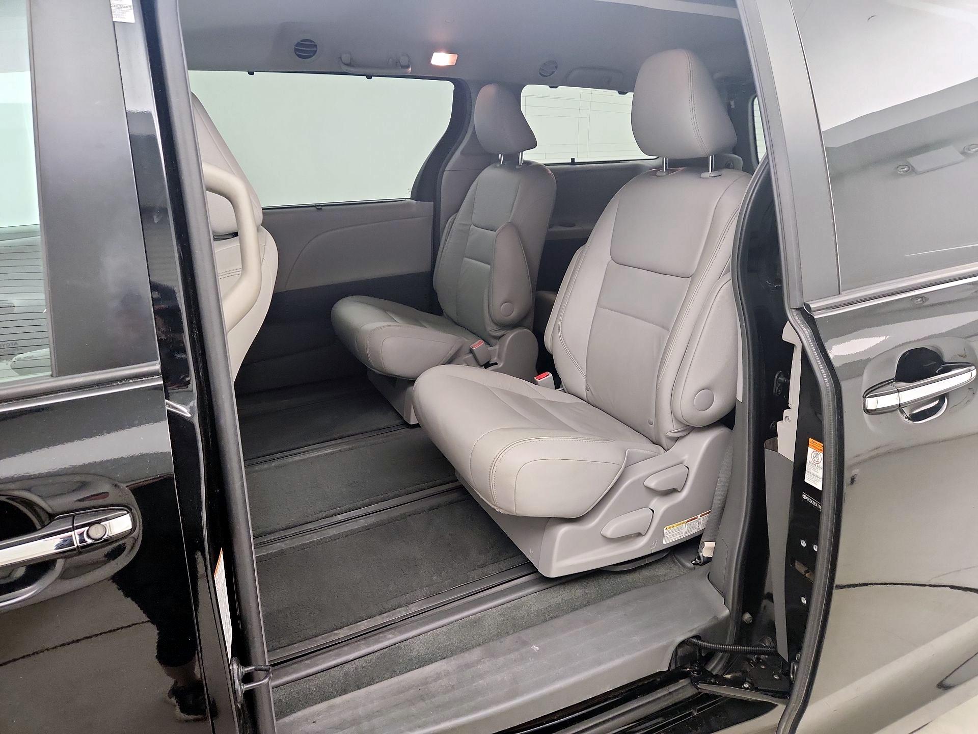 Thumbnail: 2015 Toyota Sienna - 20