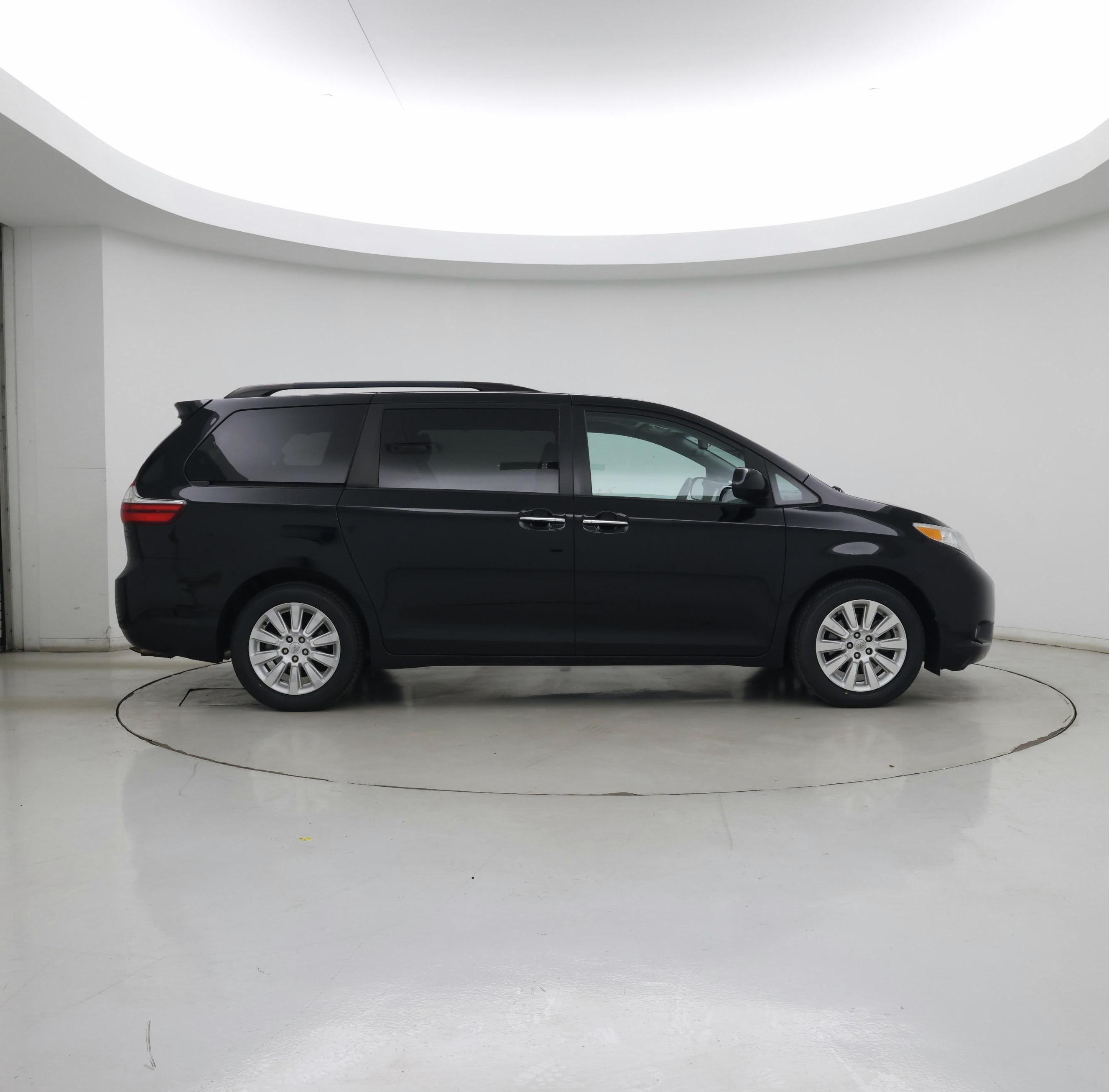 Thumbnail: 2015 Toyota Sienna - 7
