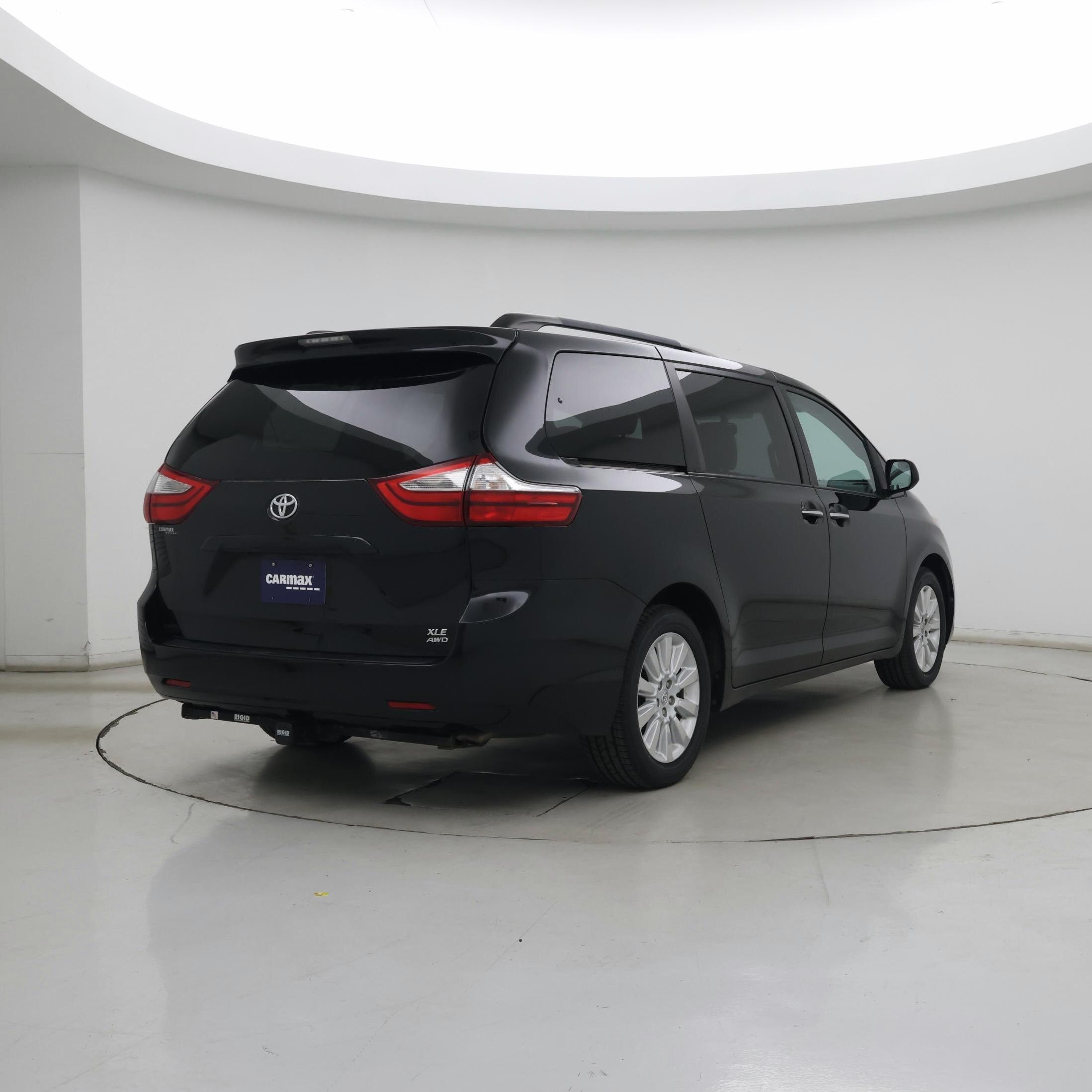 Thumbnail: 2015 Toyota Sienna - 8