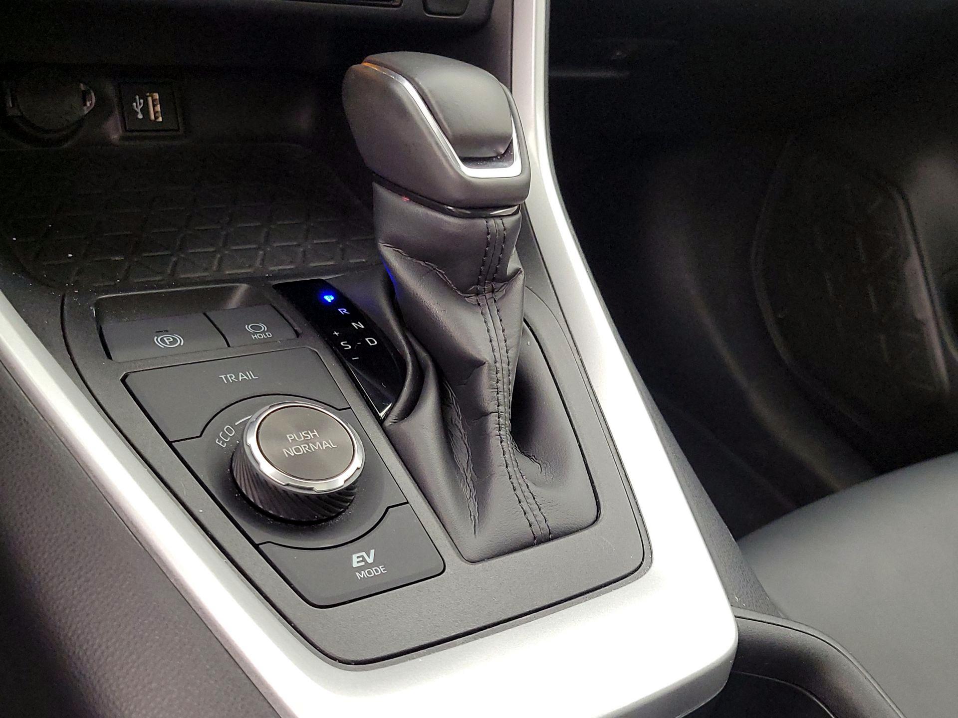 Thumbnail: 2024 Toyota RAV4 - 17