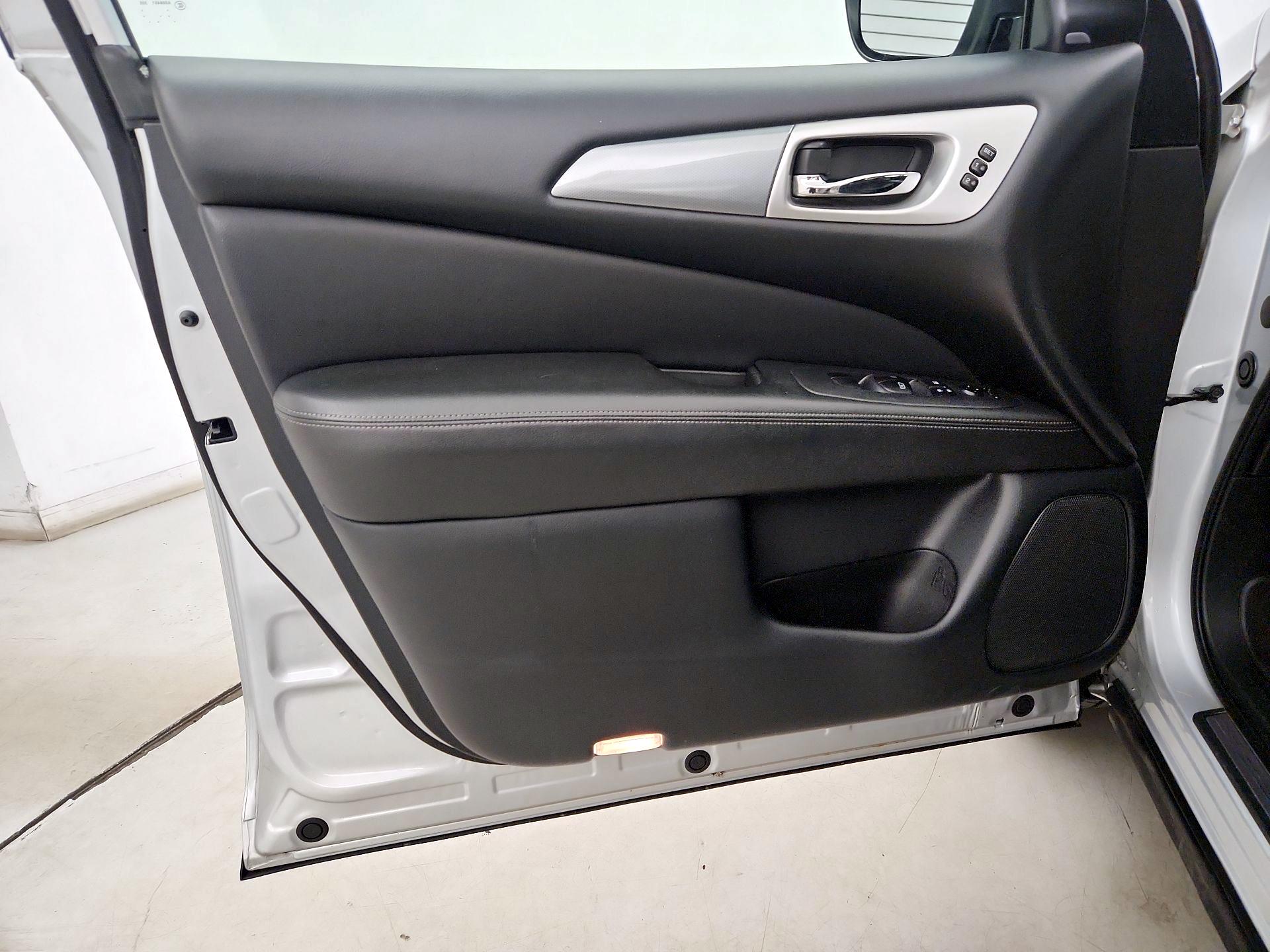 Thumbnail: 2020 Nissan Pathfinder - 12