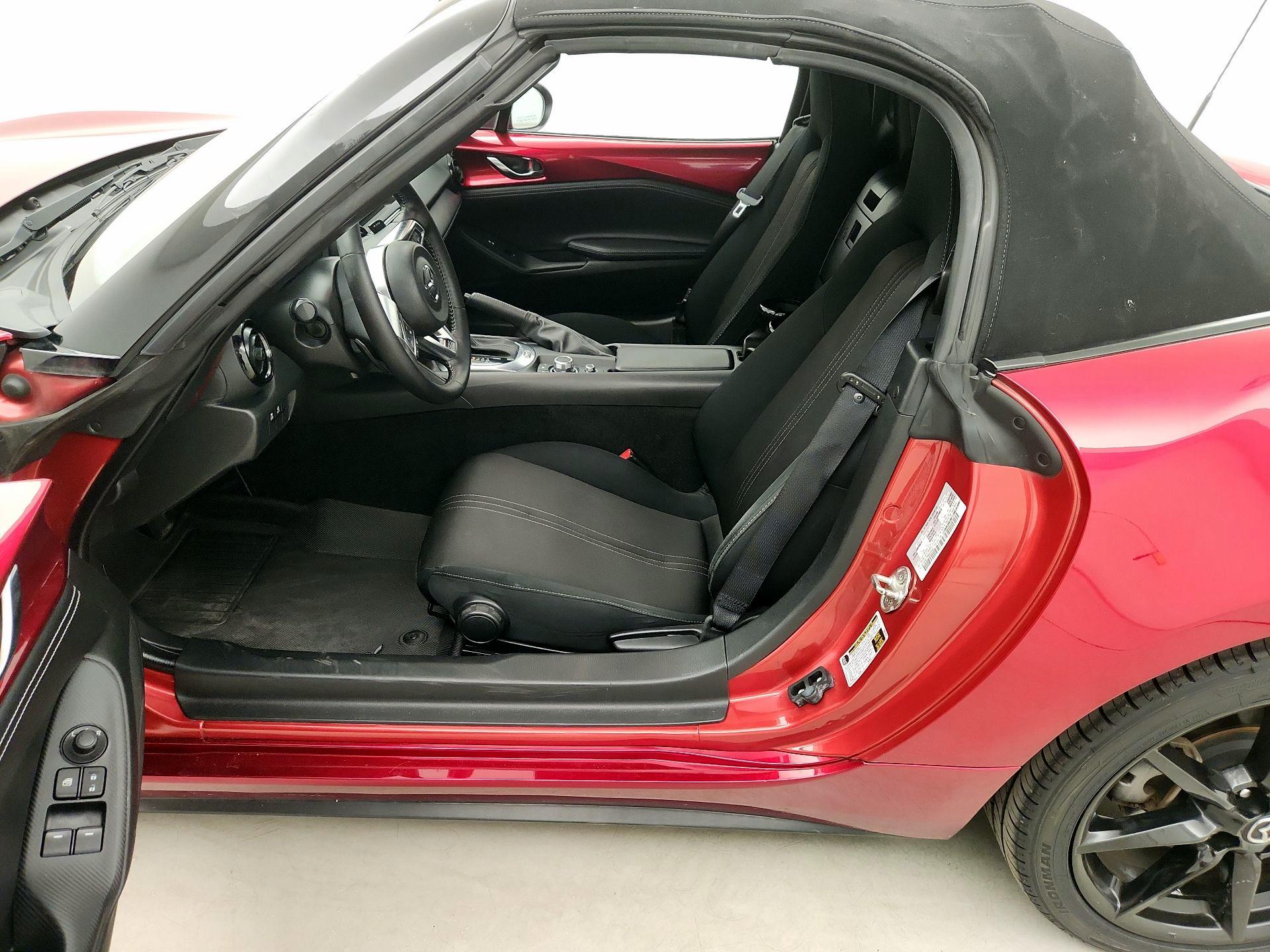 Thumbnail: 2021 Mazda MX-5 Miata - 11