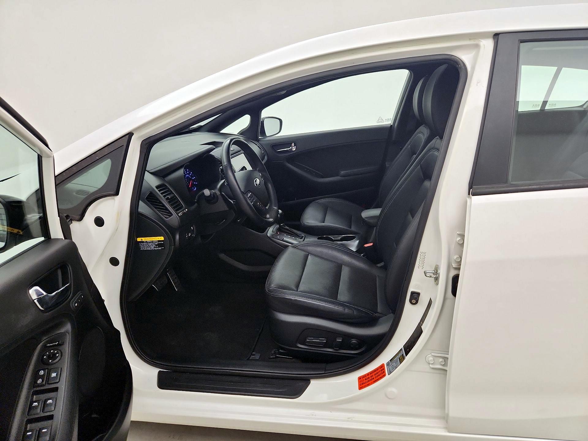 Thumbnail: 2016 Kia Forte - 11