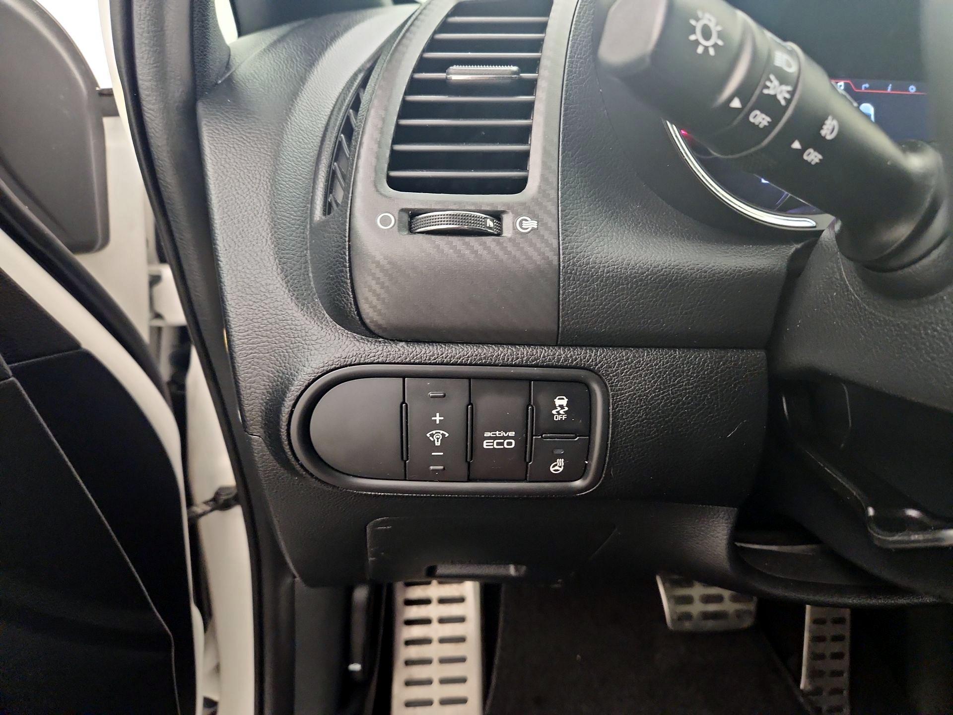 Thumbnail: 2016 Kia Forte - 13