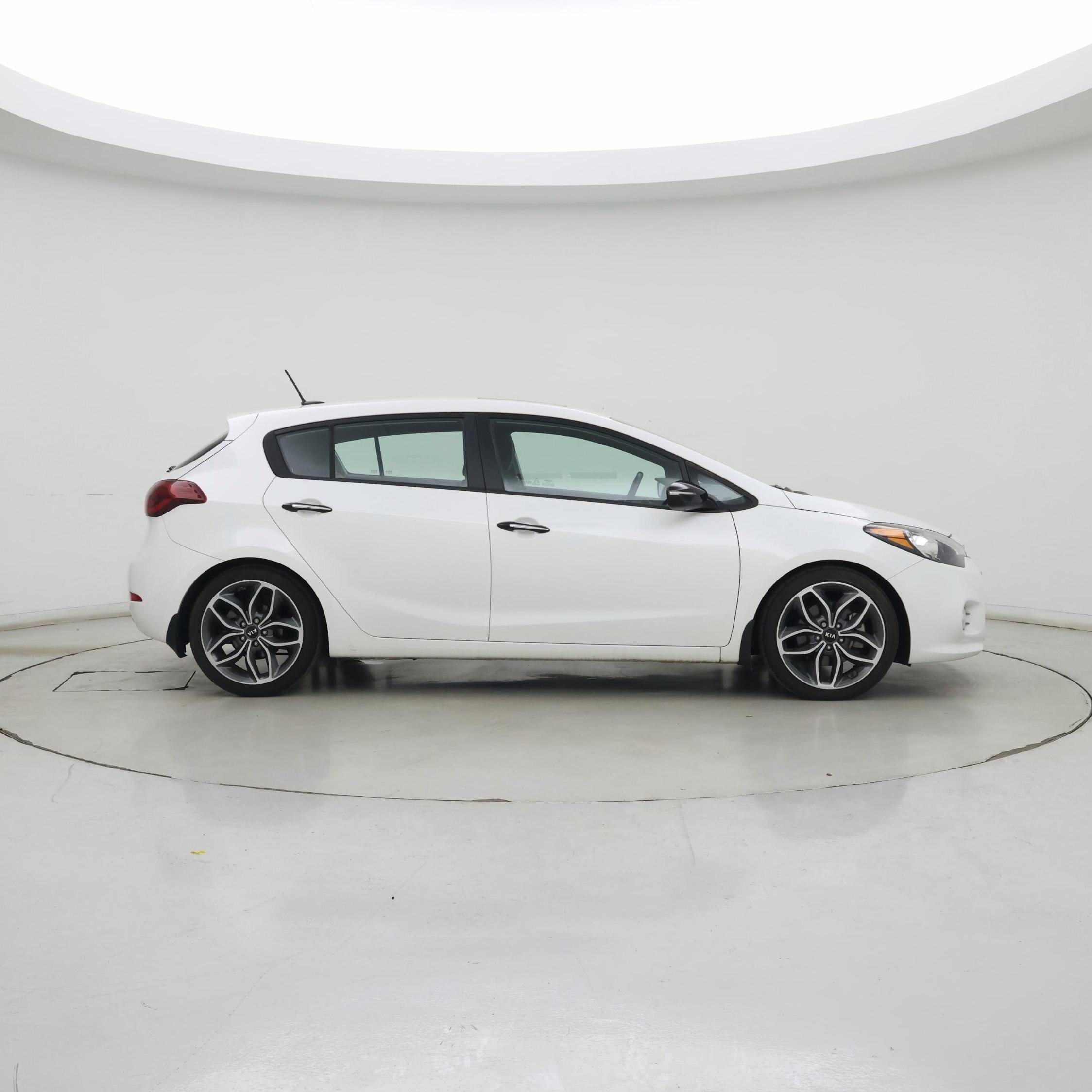 Thumbnail: 2016 Kia Forte - 7