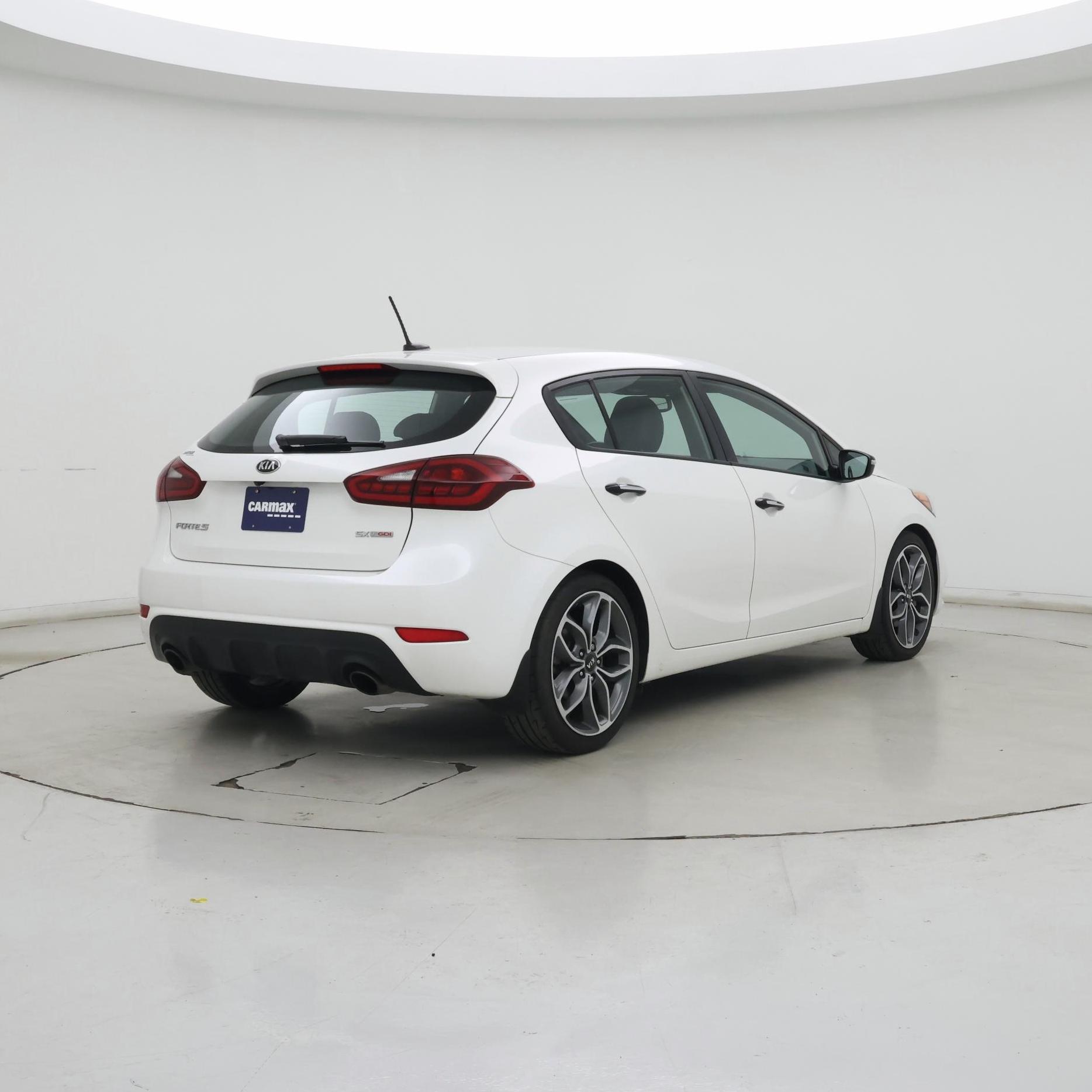 Thumbnail: 2016 Kia Forte - 8