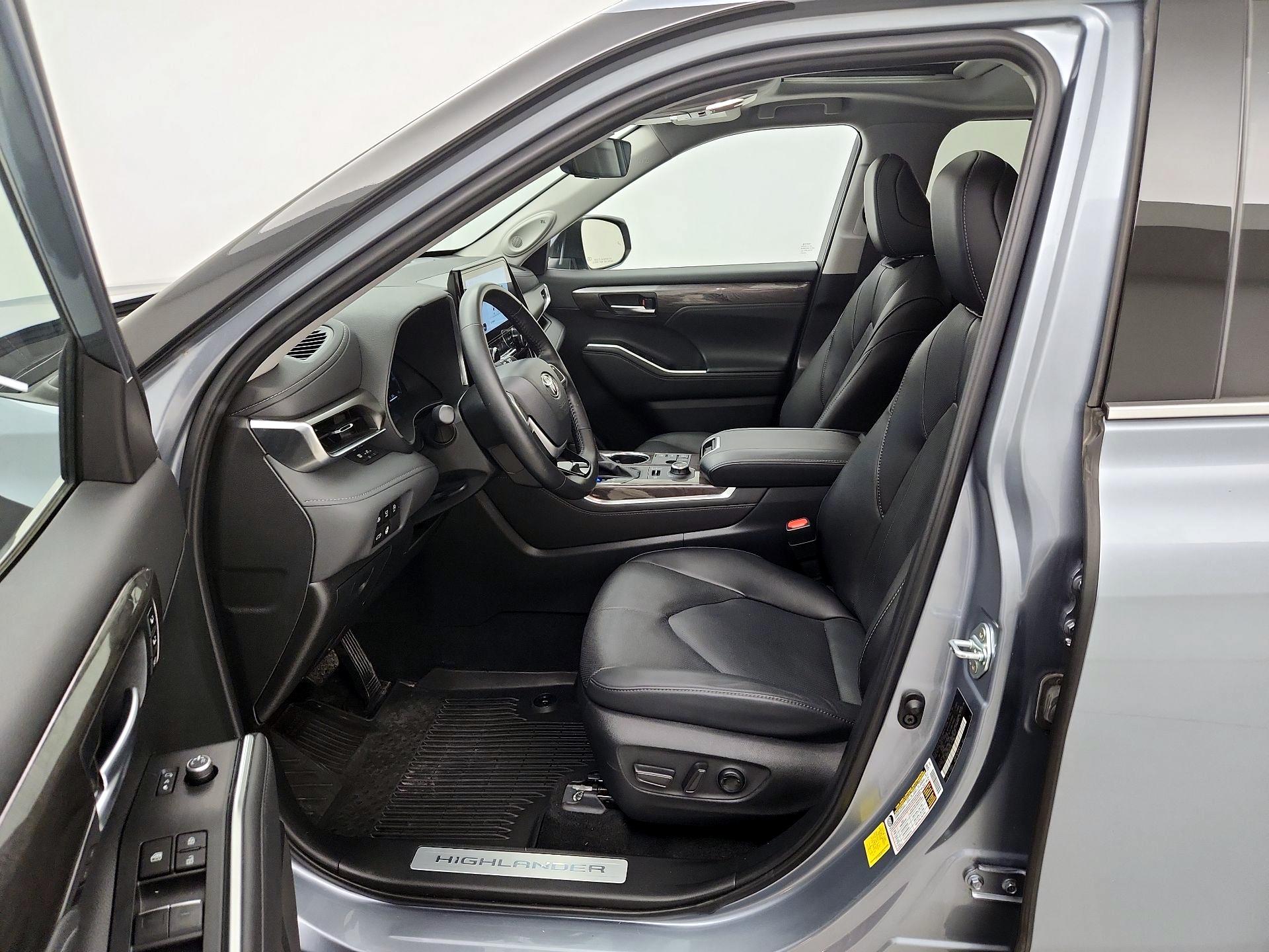 Thumbnail: 2024 Toyota Highlander - 11